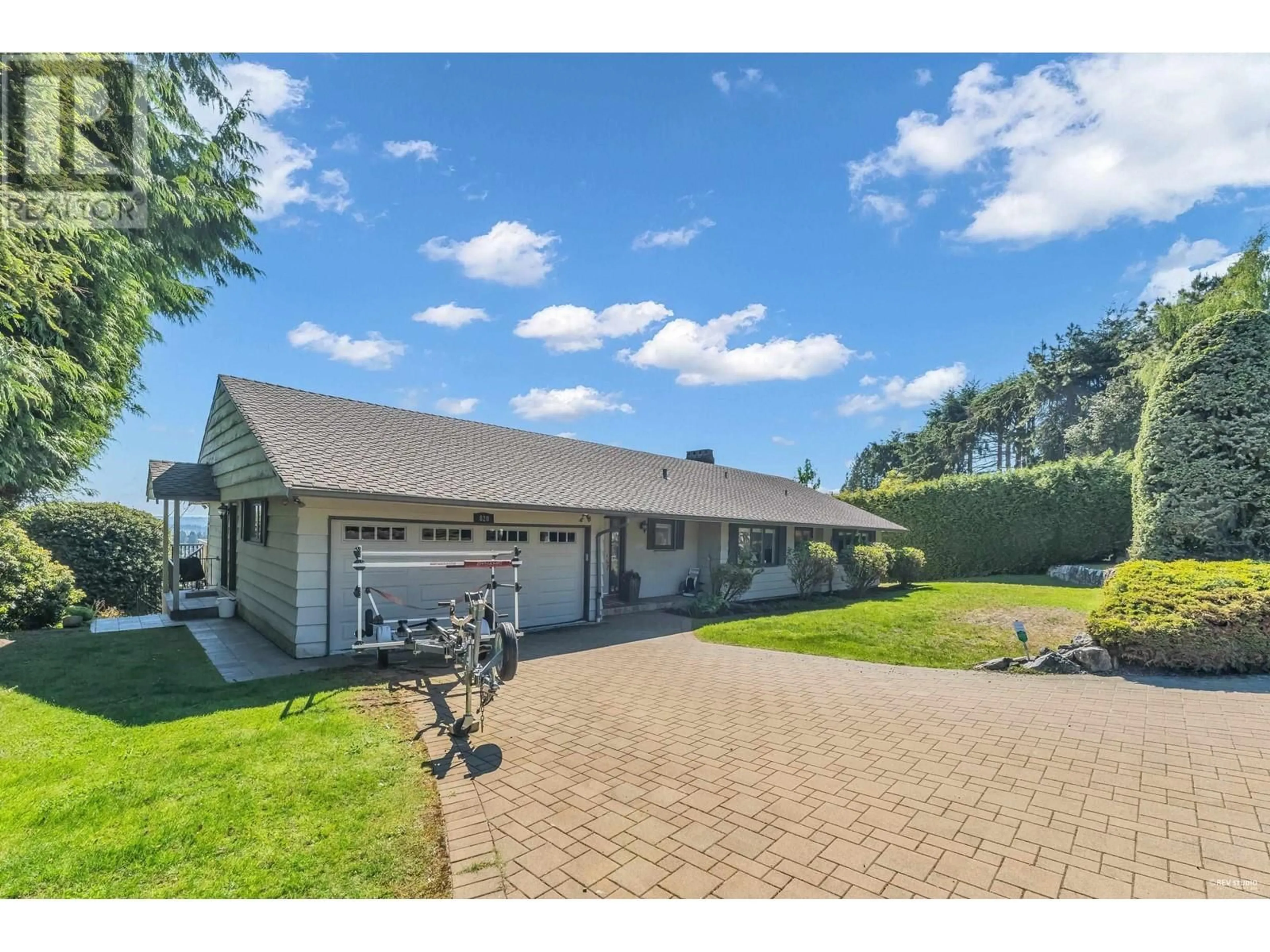 A pic from outside/outdoor area/front of a property/back of a property/a pic from drone, street for 820 KNOCKMAROON ROAD, West Vancouver British Columbia V7S1R6