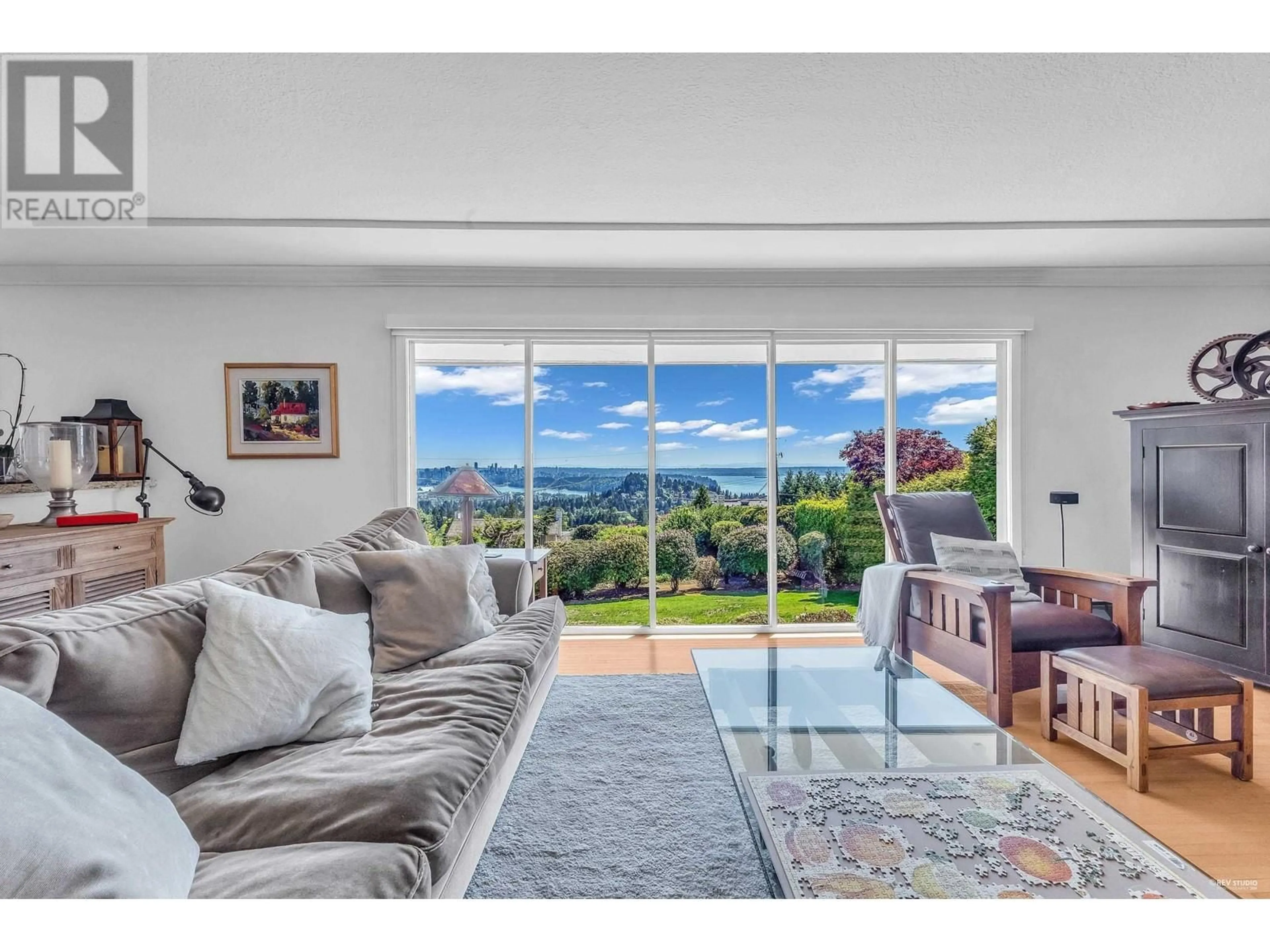 Living room with furniture, unknown for 820 KNOCKMAROON ROAD, West Vancouver British Columbia V7S1R6