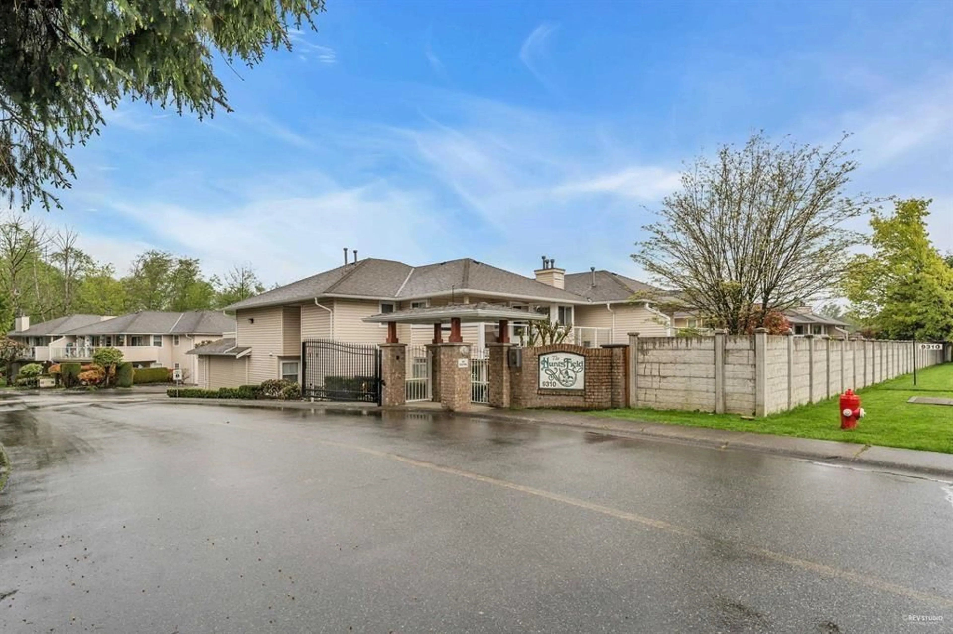 Unknown for 104 - 9310 KING GEORGE, Surrey British Columbia V3V5W3