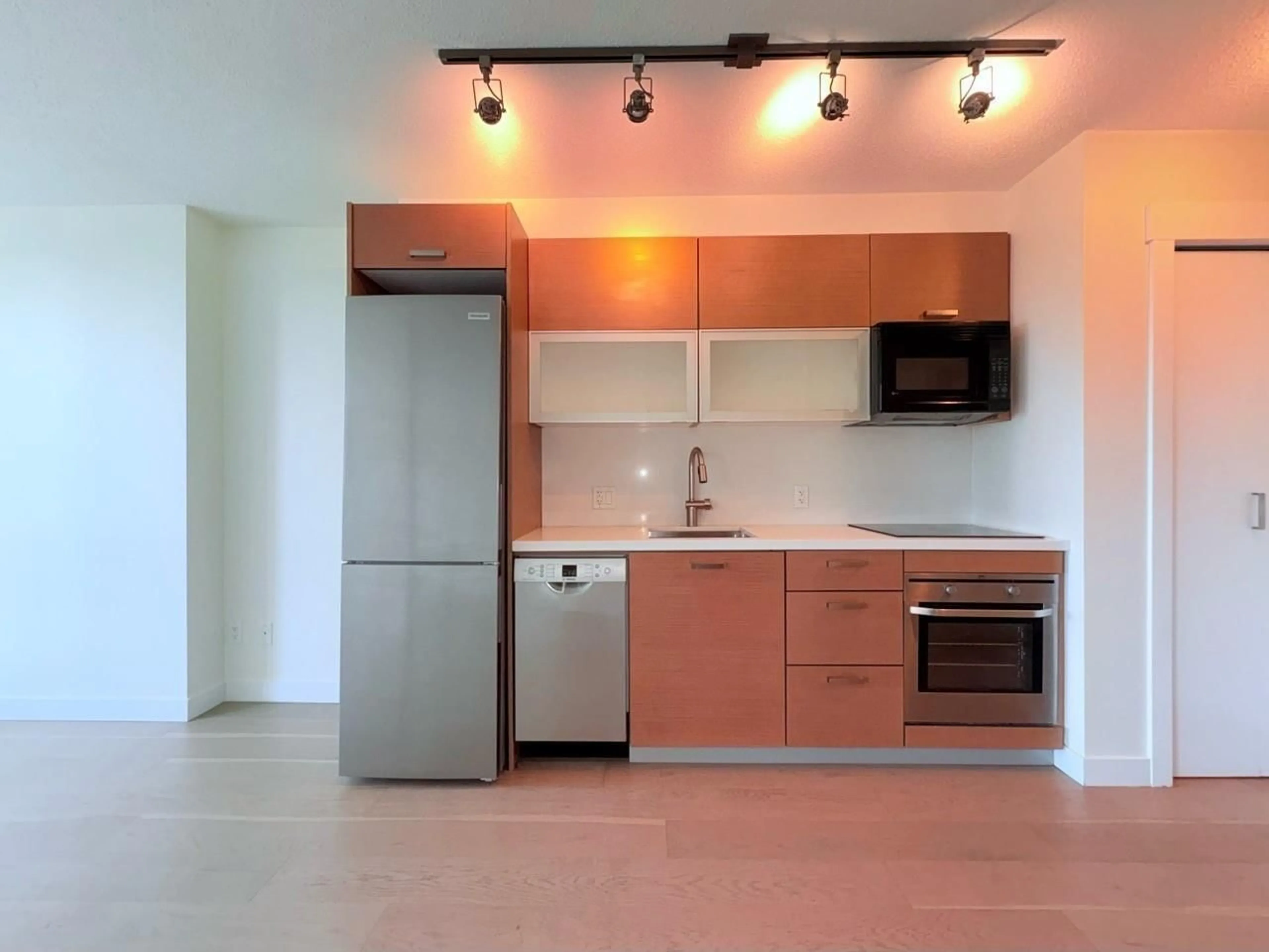 Standard kitchen, unknown for 401 - 13380 108, Surrey British Columbia V3T0E7