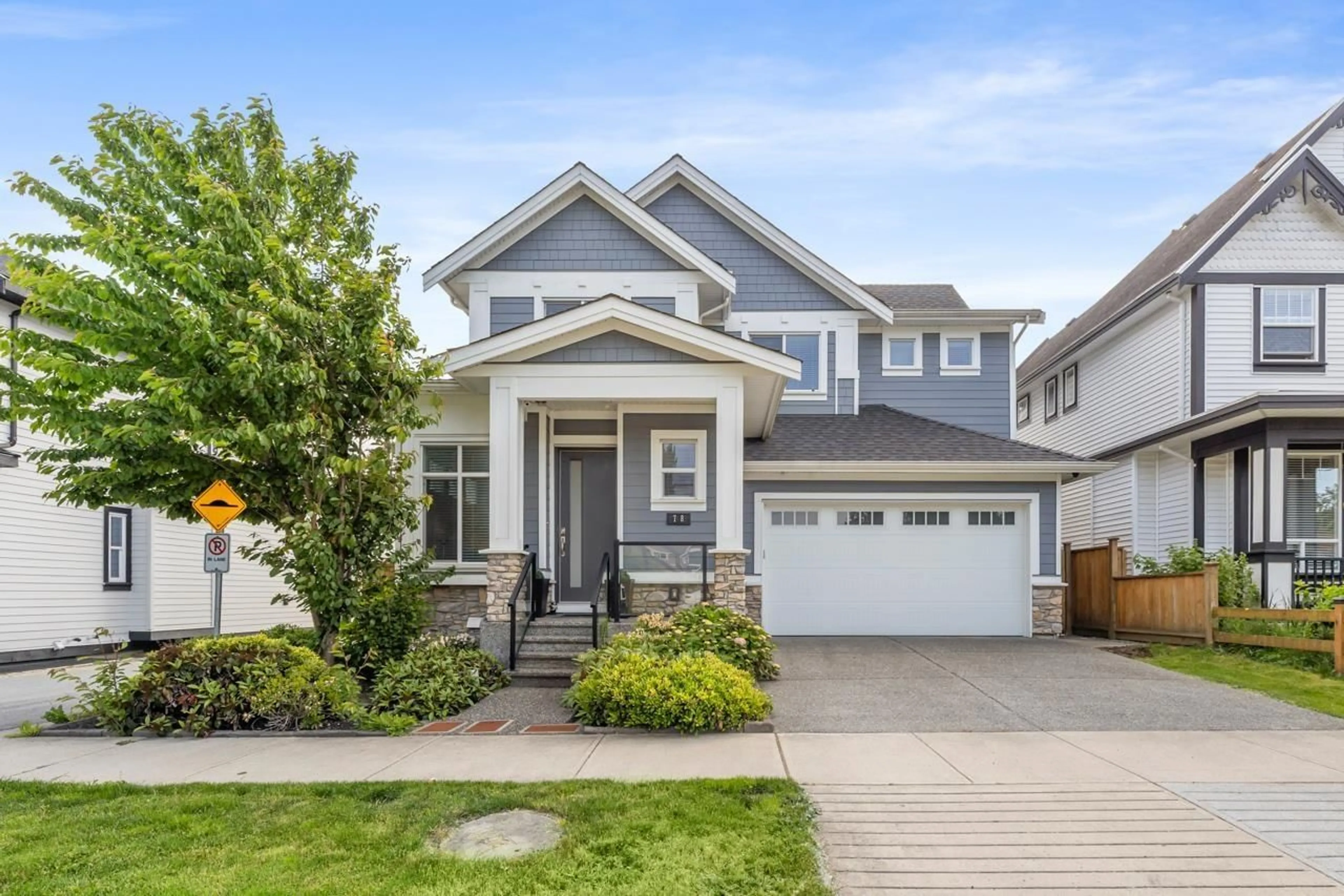 Home with vinyl exterior material, street for 78 171, Surrey British Columbia V3Z9P5