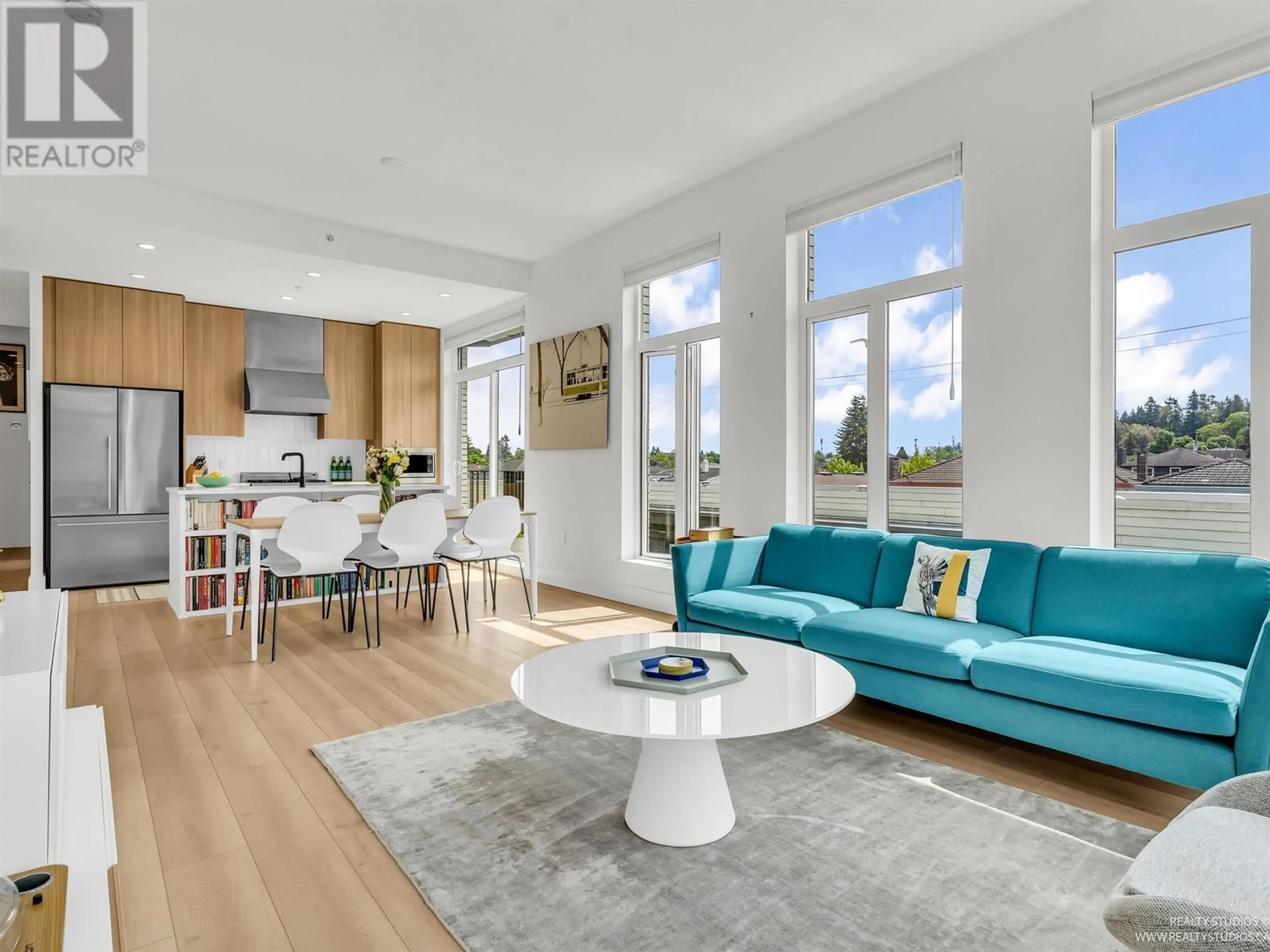 Living room with furniture, unknown for 305 - 4118 YUKON STREET, Vancouver British Columbia V5Y0M9