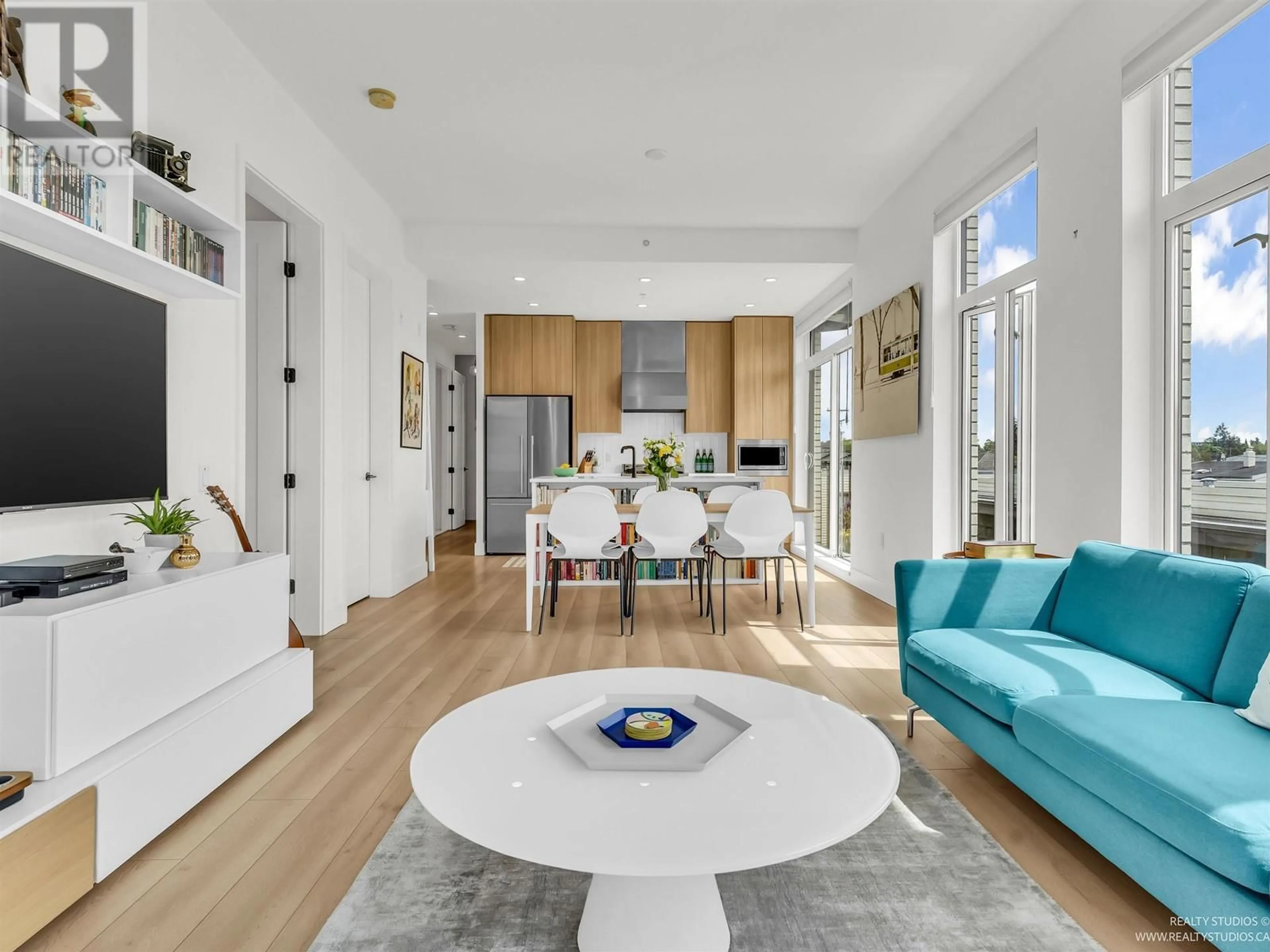 Living room with furniture, unknown for 305 - 4118 YUKON STREET, Vancouver British Columbia V5Y0M9