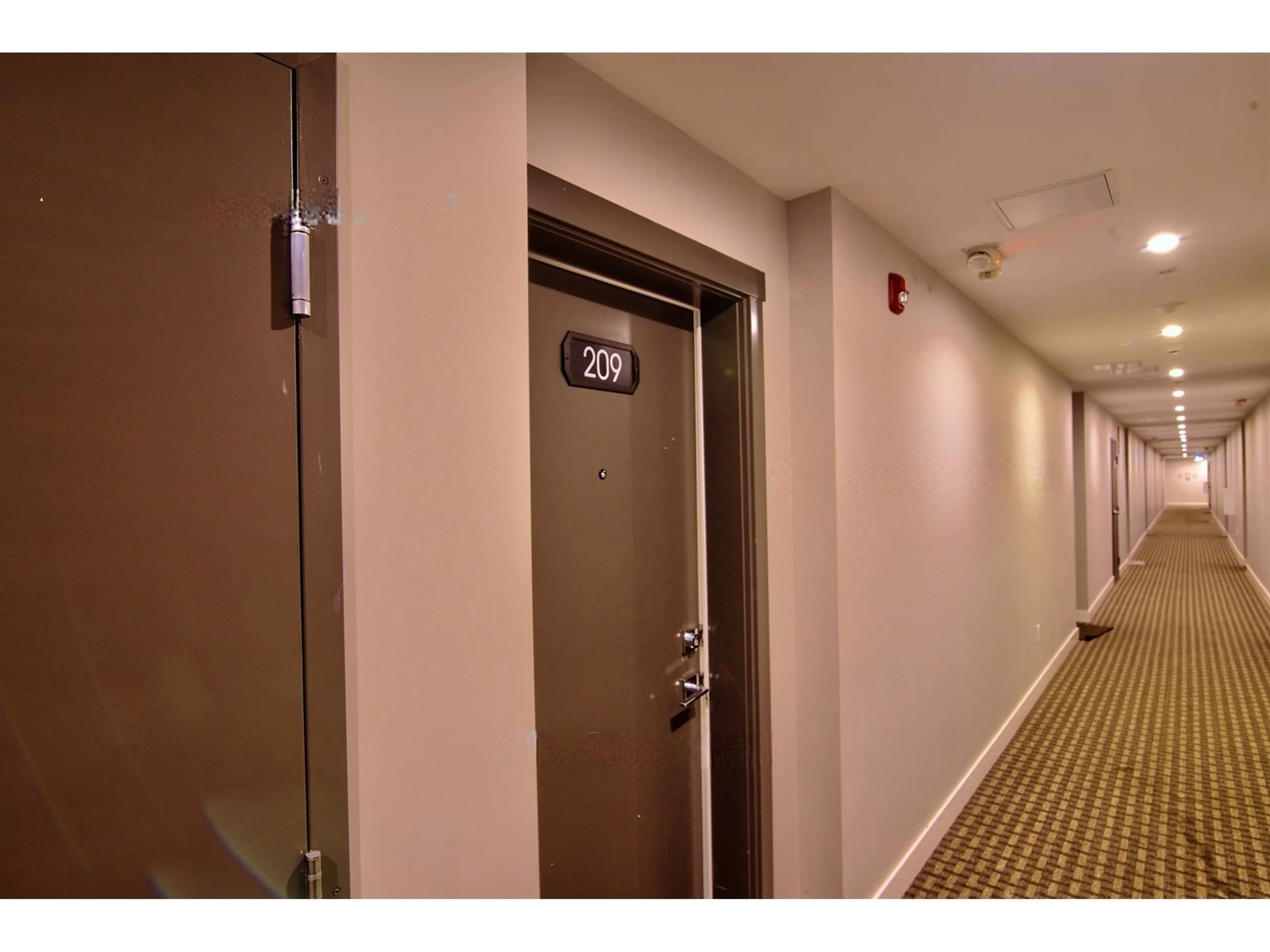 Indoor foyer for 209 - 14438 72, Surrey British Columbia V3S0B6