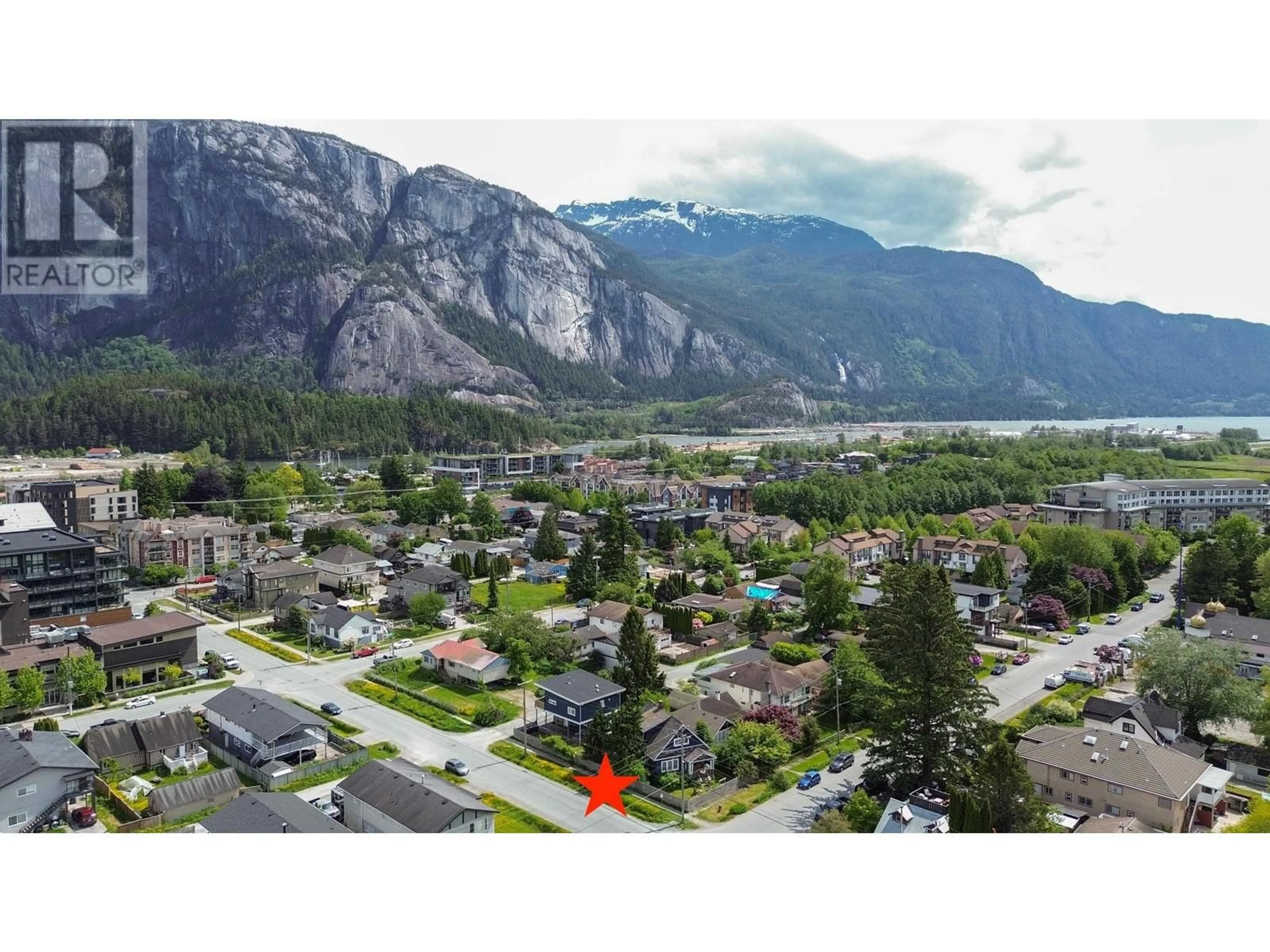 A pic from outside/outdoor area/front of a property/back of a property/a pic from drone, mountain view for 37992 FIFTH AVENUE, Squamish British Columbia V8B0B3