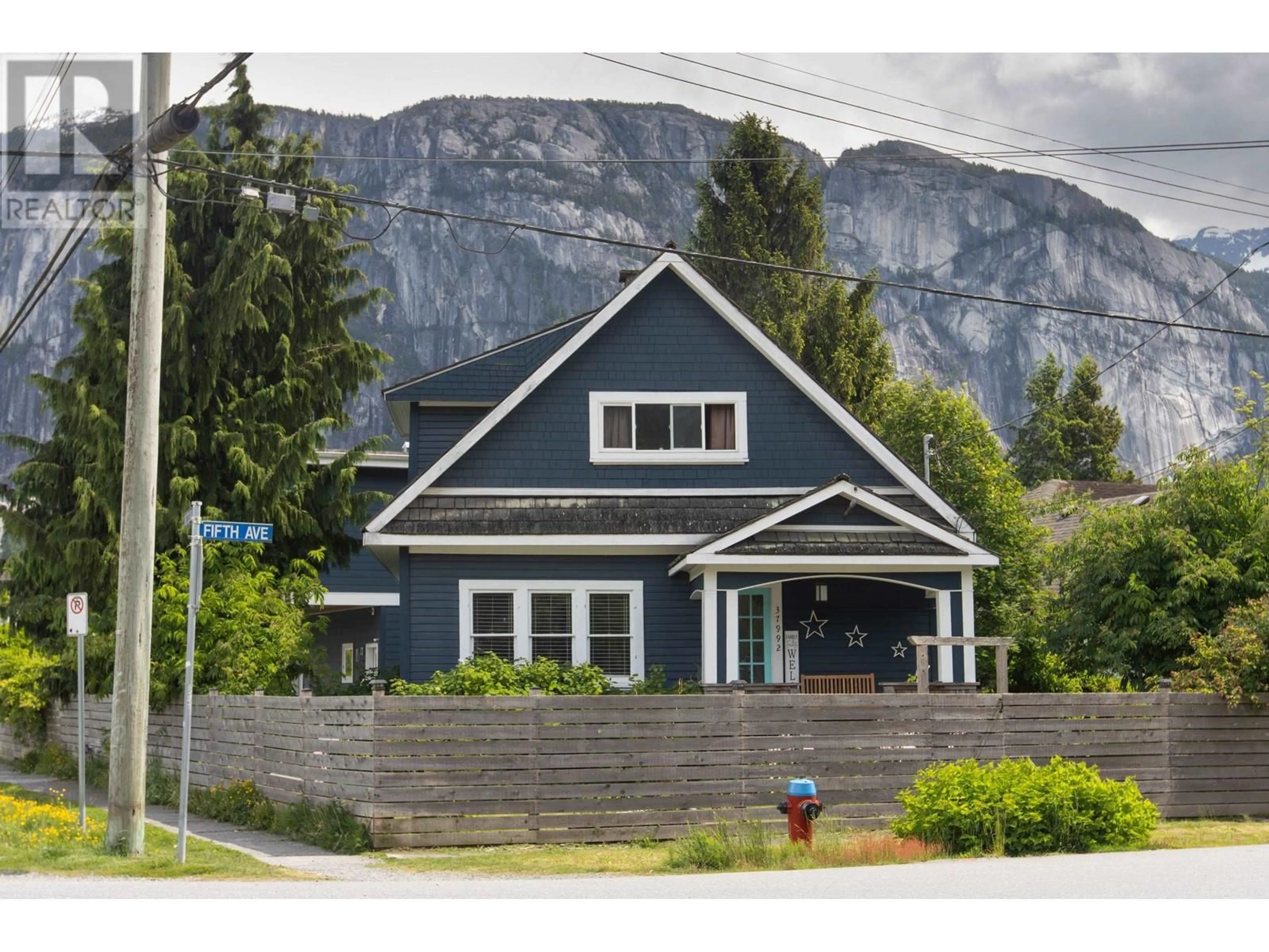 Home with vinyl exterior material, mountain view for 37992 FIFTH AVENUE, Squamish British Columbia V8B0B3
