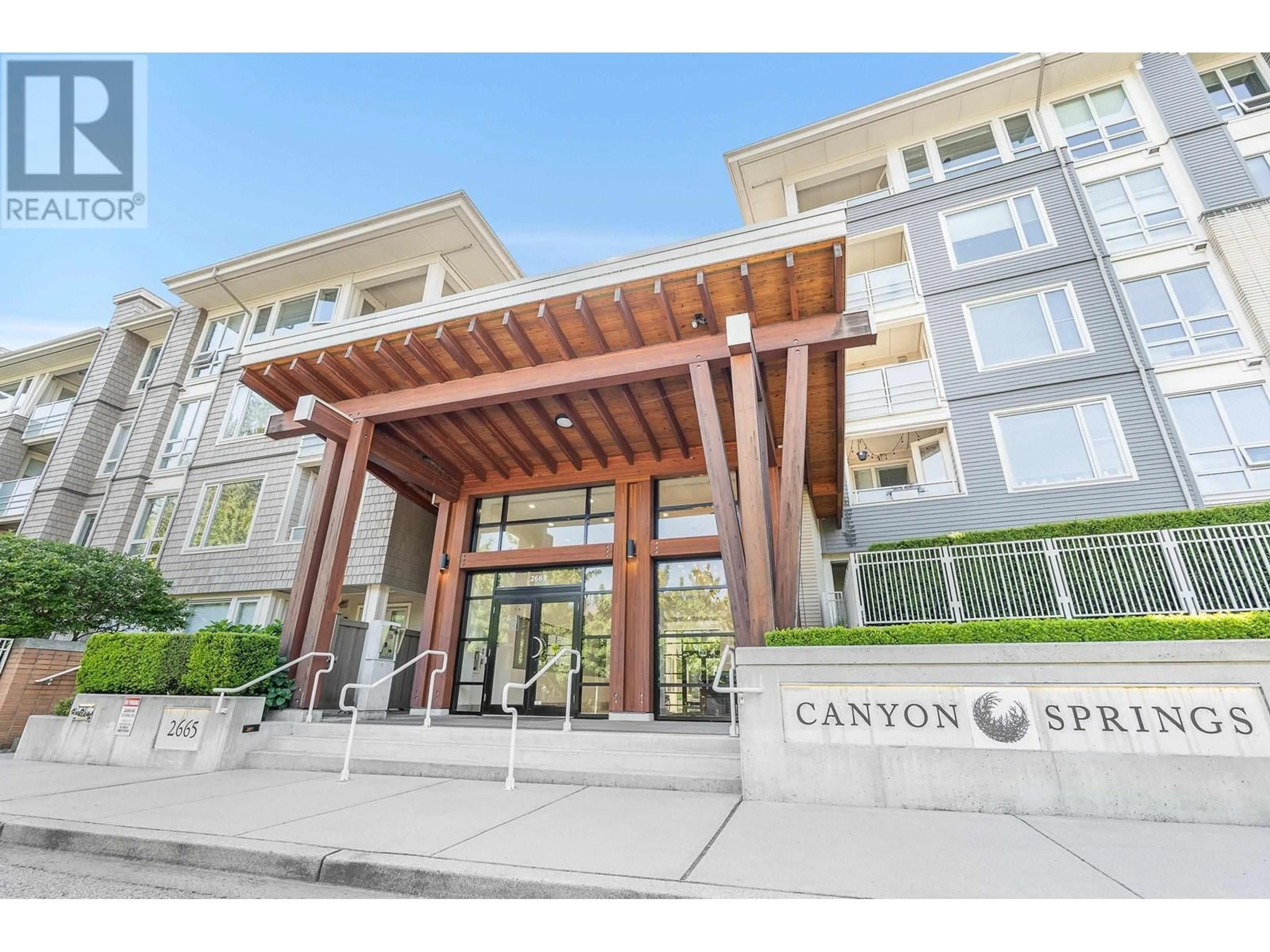 Indoor foyer for 517 - 2665 MOUNTAIN HIGHWAY, North Vancouver British Columbia V7J0A8