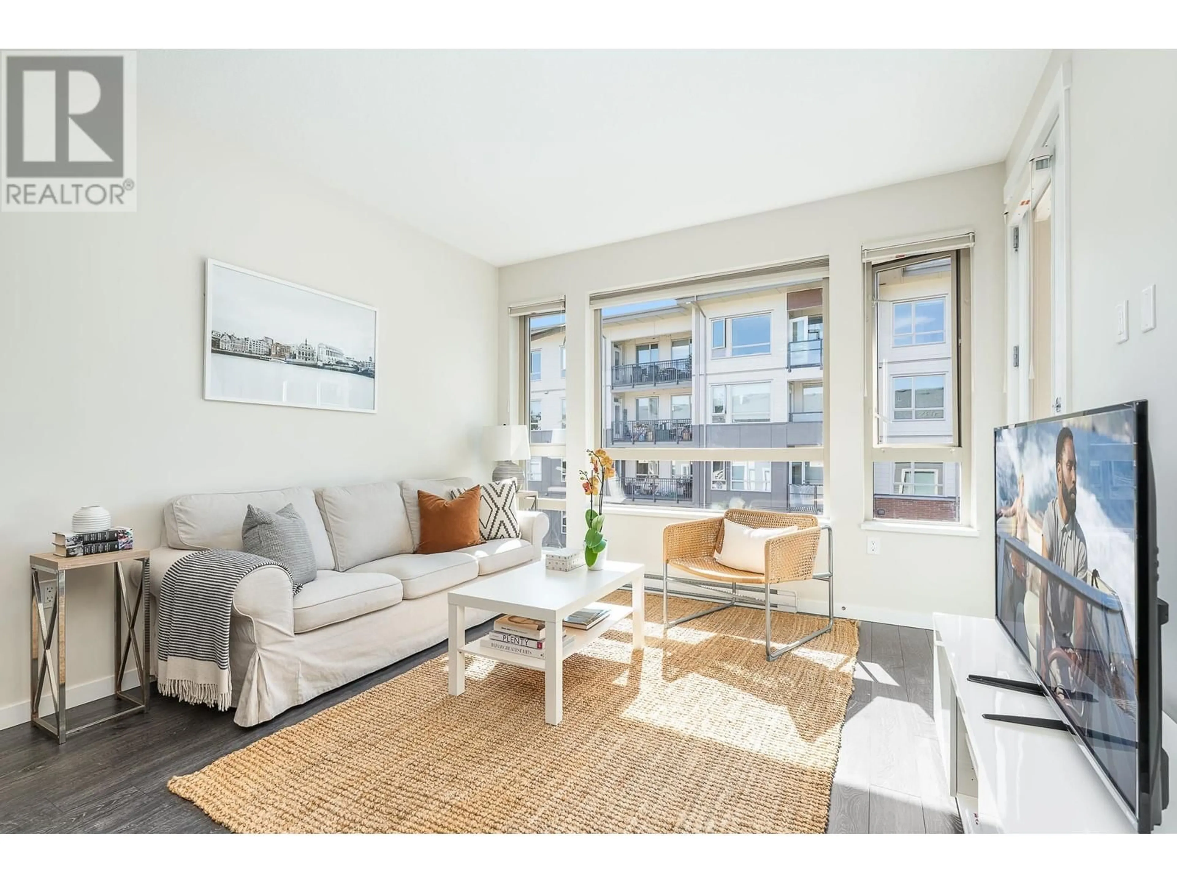Living room with furniture, unknown for 517 - 2665 MOUNTAIN HIGHWAY, North Vancouver British Columbia V7J0A8