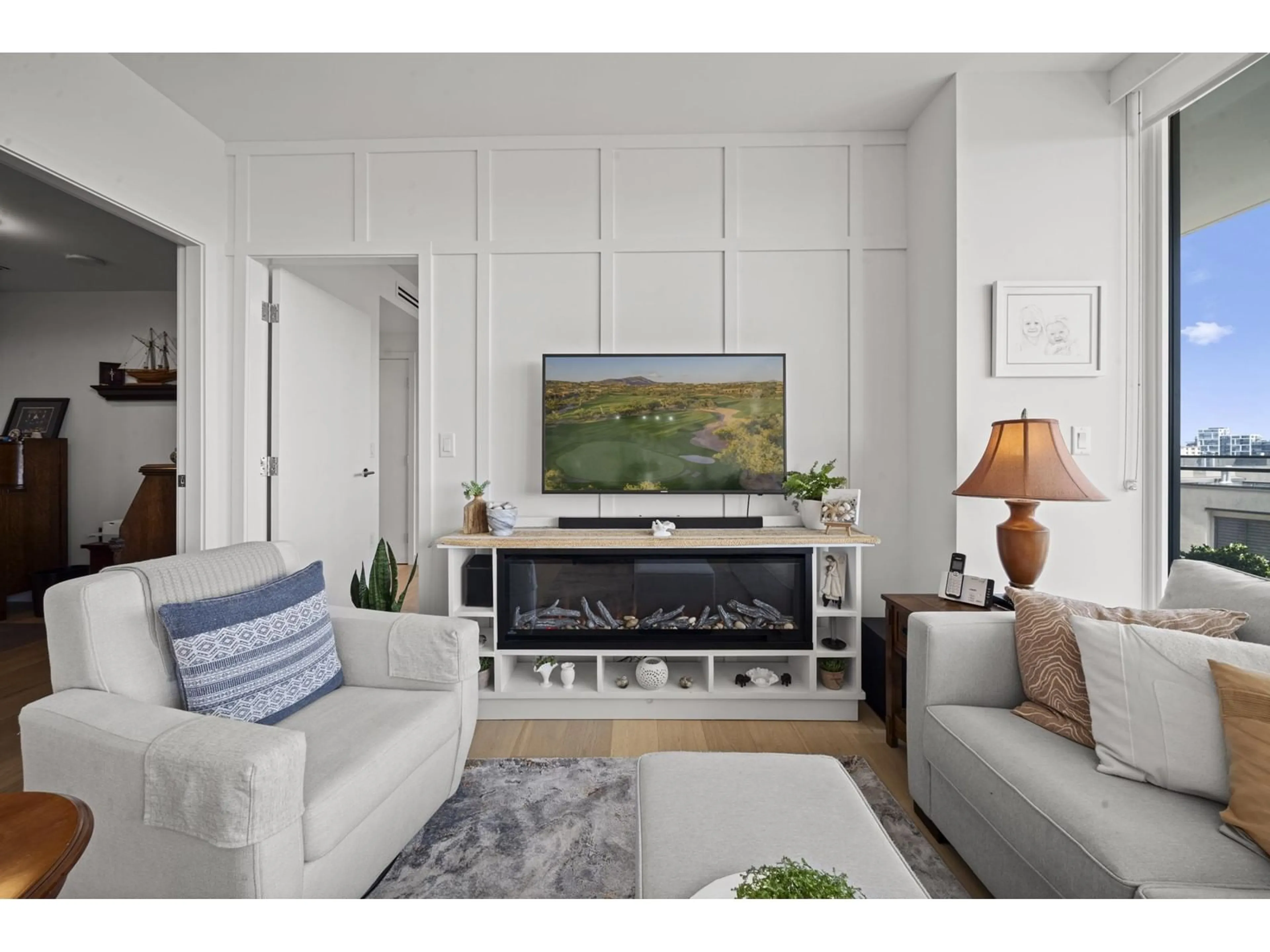 Living room with furniture, unknown for 404 - 1439 GEORGE, White Rock British Columbia V4B0B9