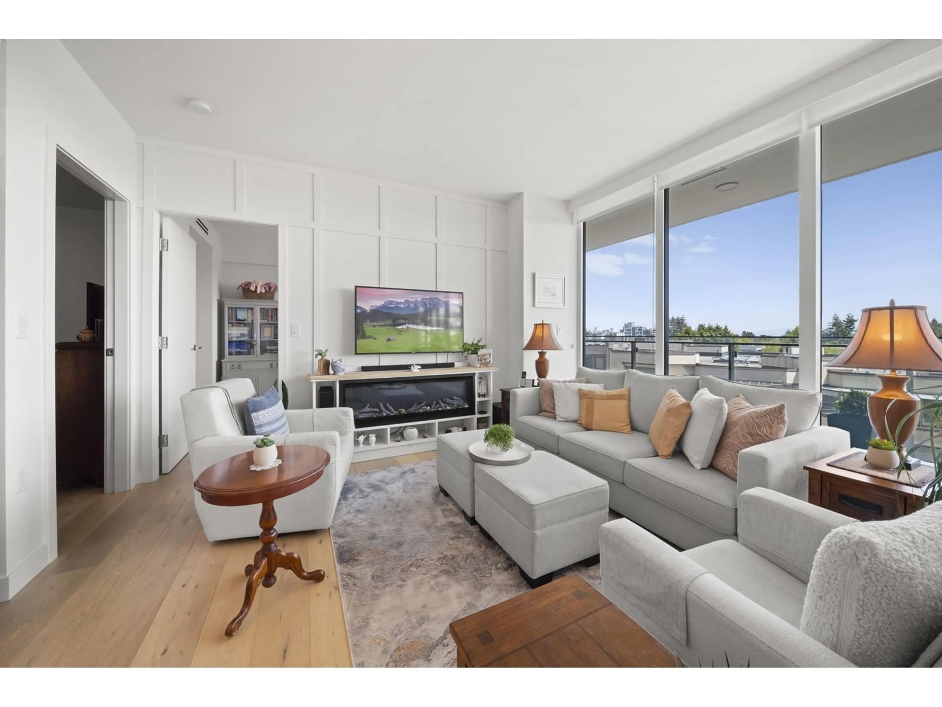 Living room with furniture, unknown for 404 - 1439 GEORGE, White Rock British Columbia V4B0B9
