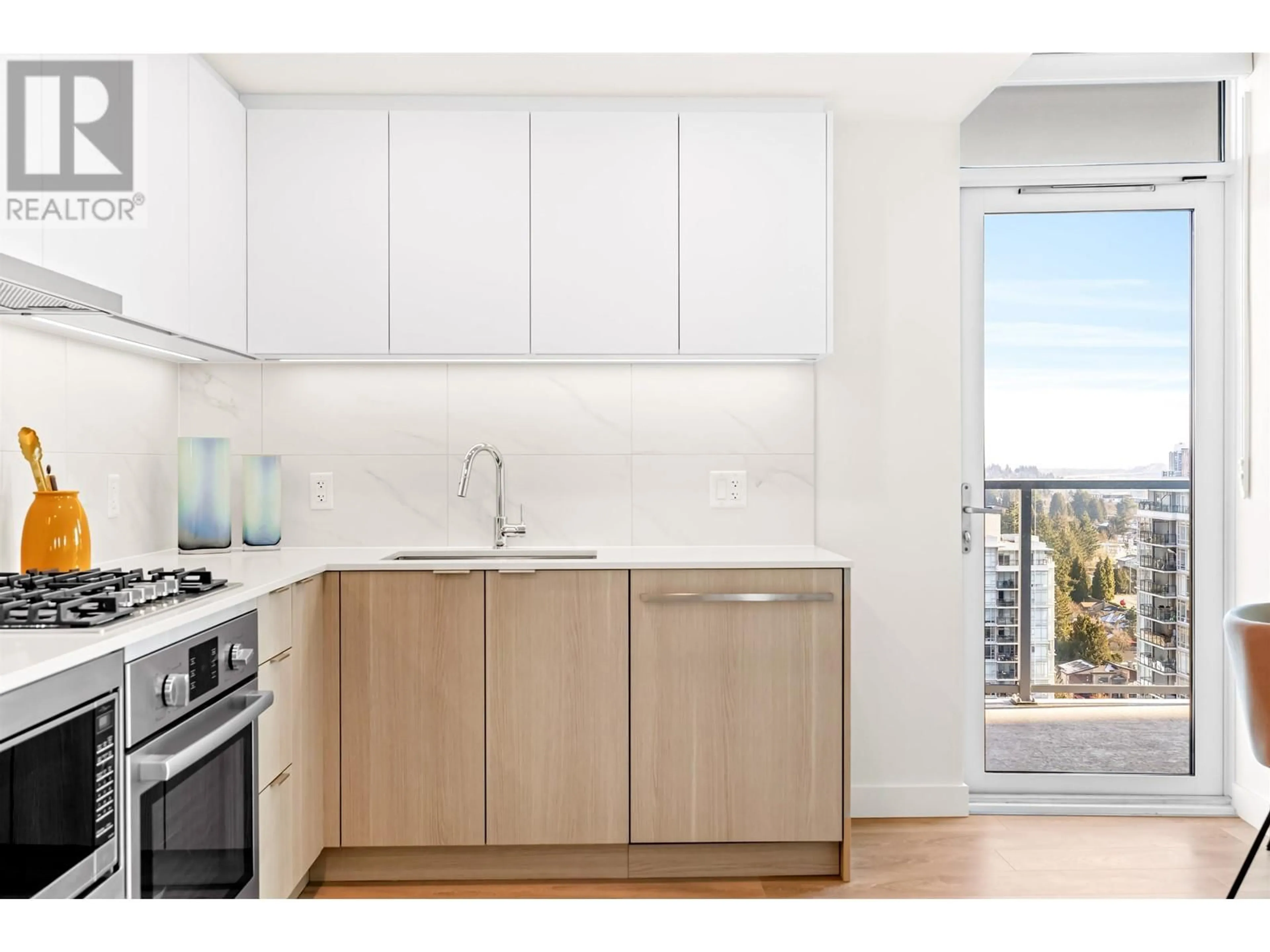 Standard kitchen, wood/laminate floor for 2004 - 318 ALDERSON AVENUE, Coquitlam British Columbia V3K0J1