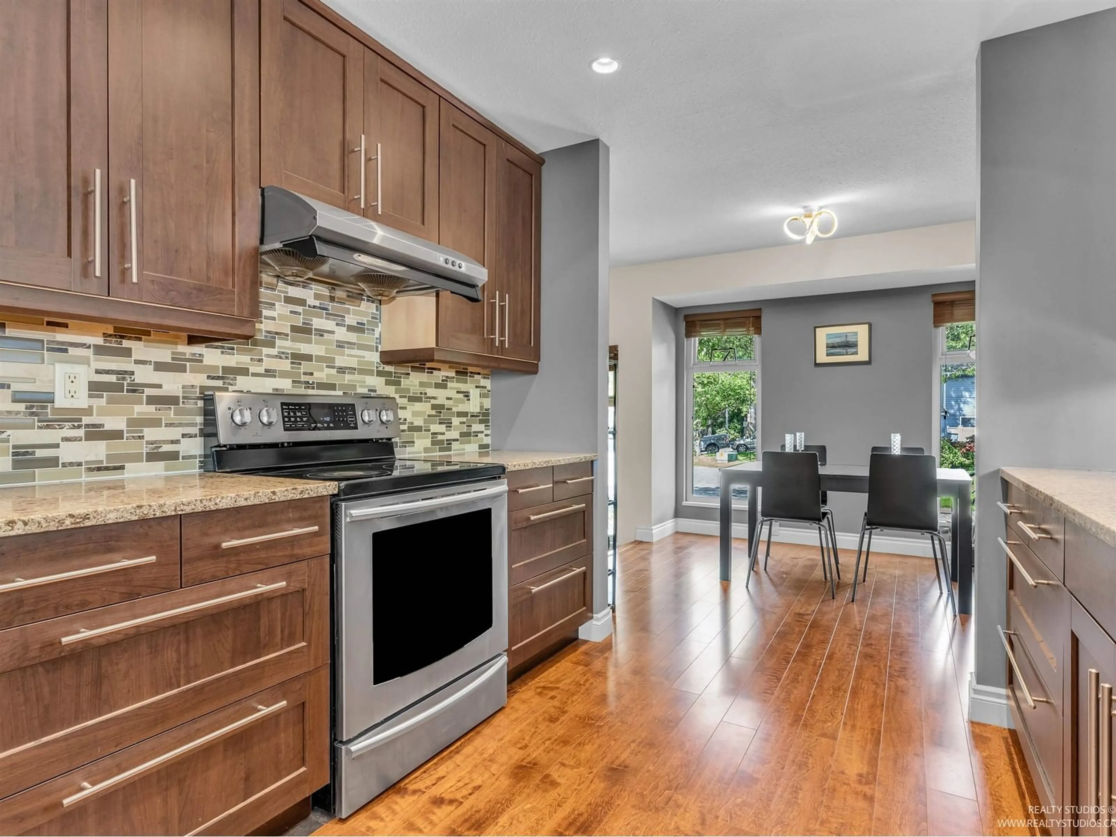 Open concept kitchen, unknown for 12966 61B, Surrey British Columbia V3X3G5
