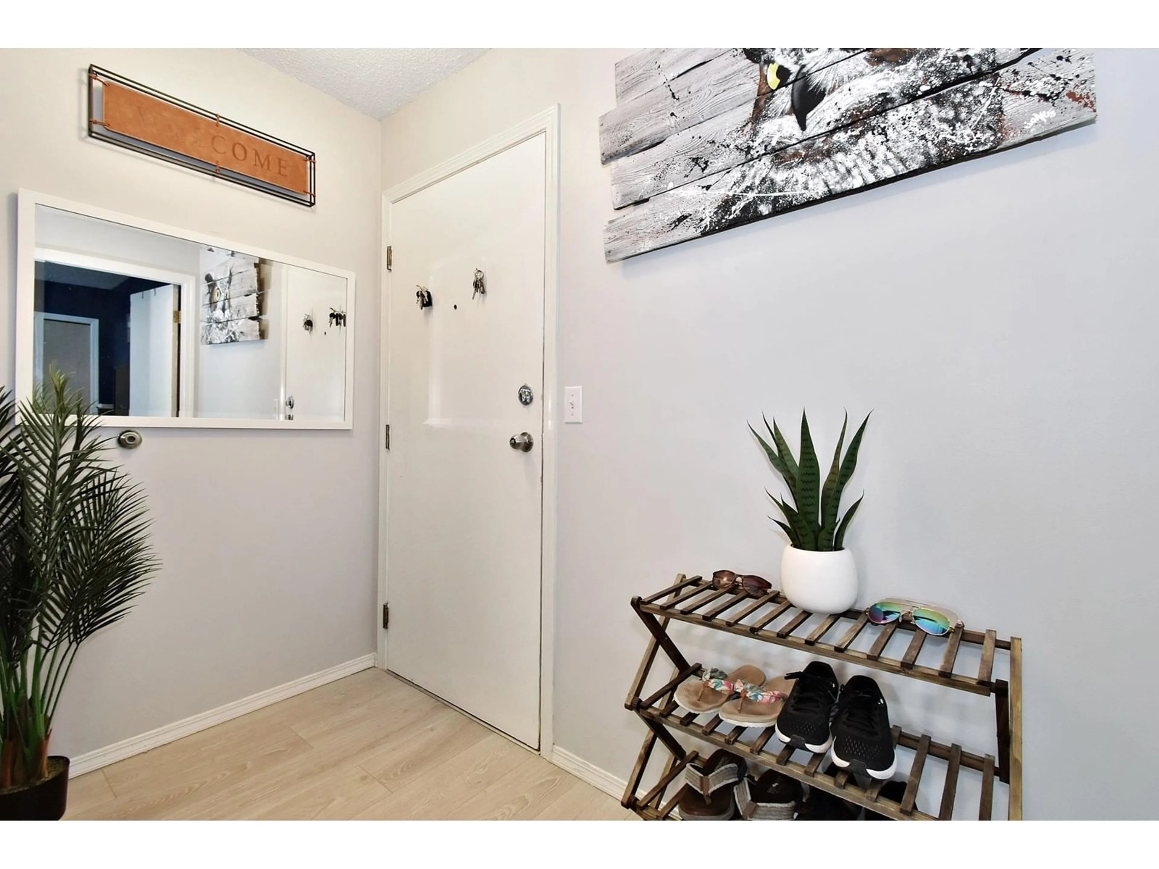 Indoor entryway for 12 - 46160 PRINCESS AVENUE, Chilliwack British Columbia V2P2A7