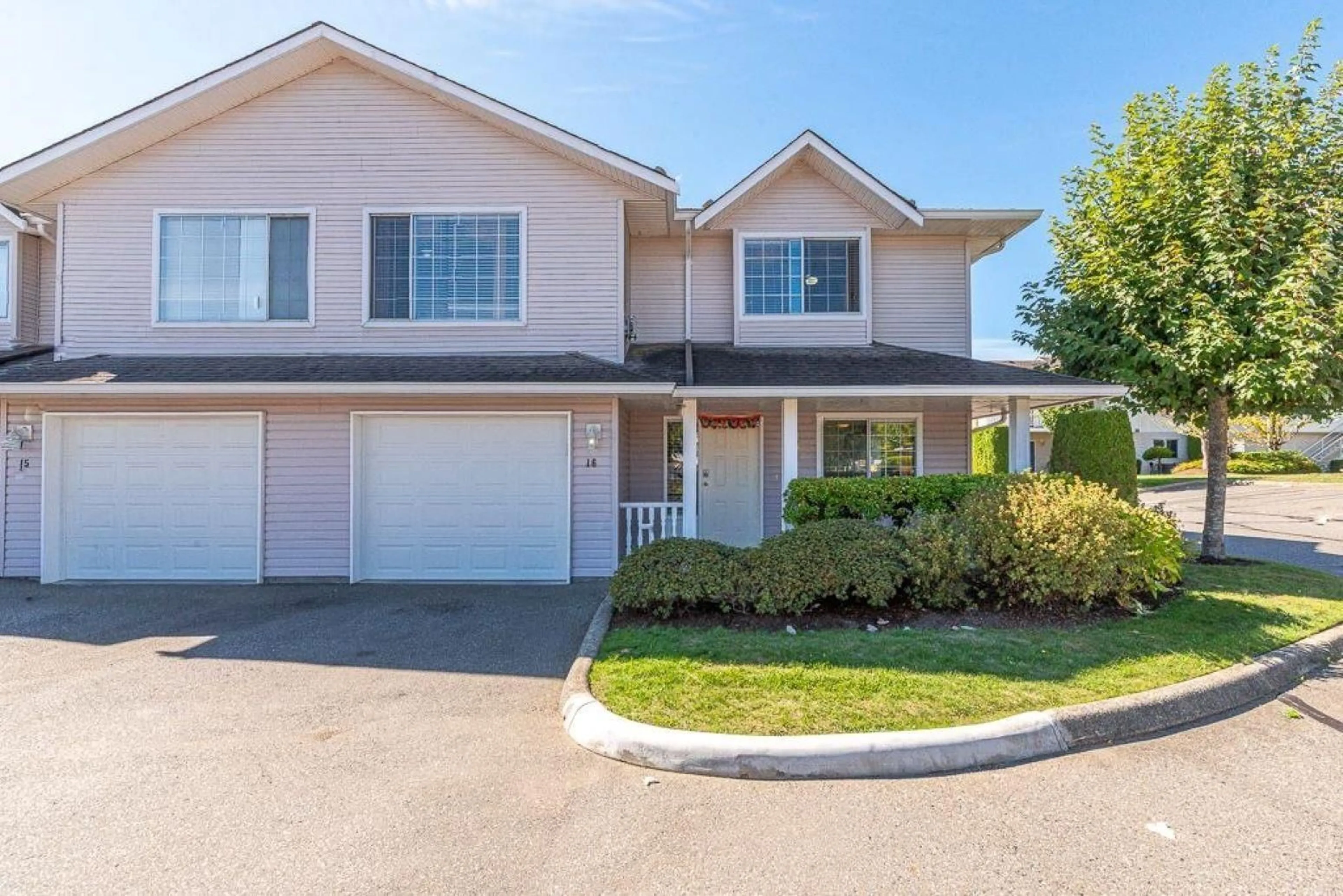 Home with vinyl exterior material, street for 16 - 31255 UPPER MACLURE, Abbotsford British Columbia V2T5N4