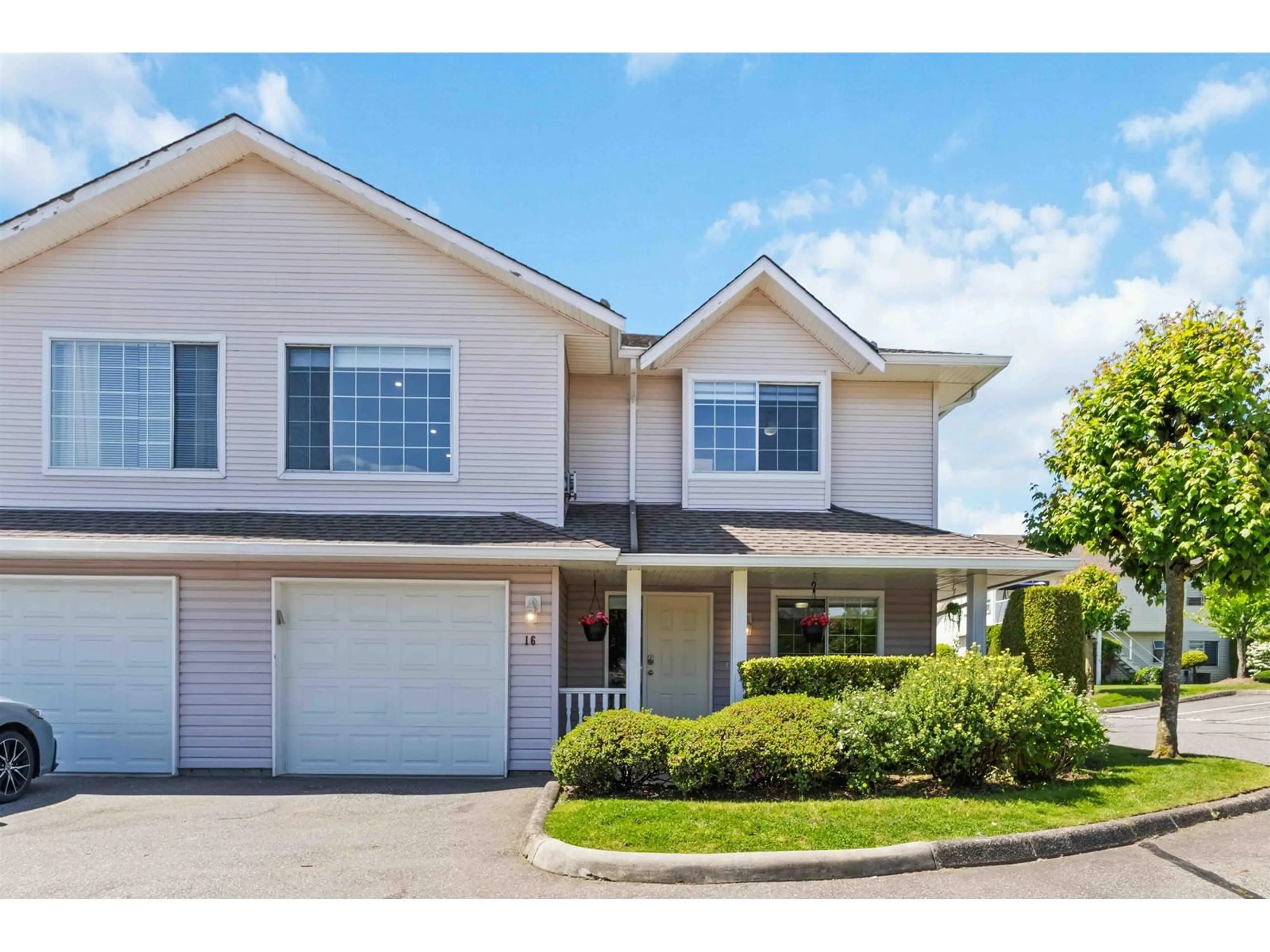 Home with vinyl exterior material, street for 16 - 31255 UPPER MACLURE, Abbotsford British Columbia V2T5N4