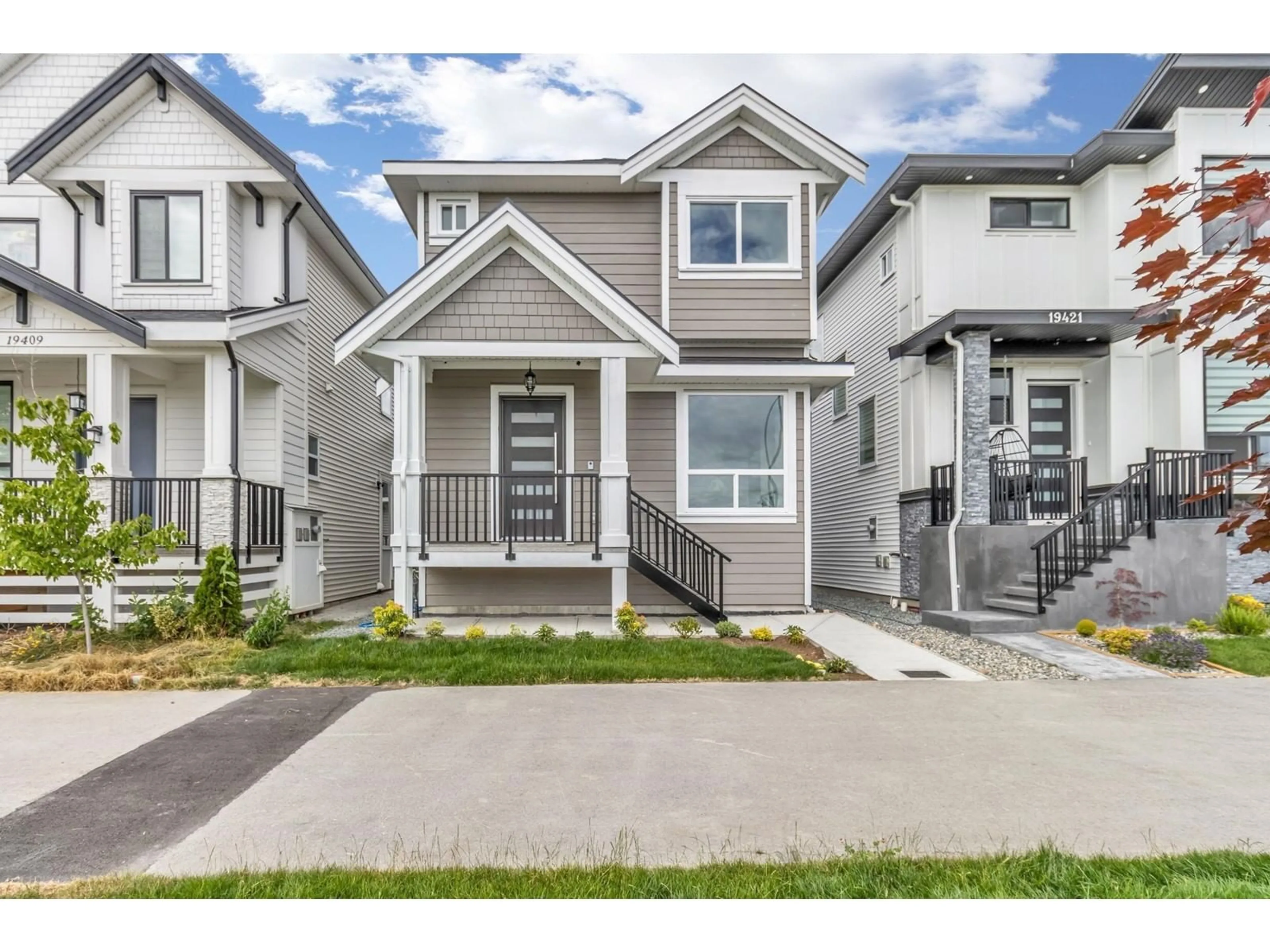 Home with vinyl exterior material, street for 19415 70, Surrey British Columbia V4N1N2