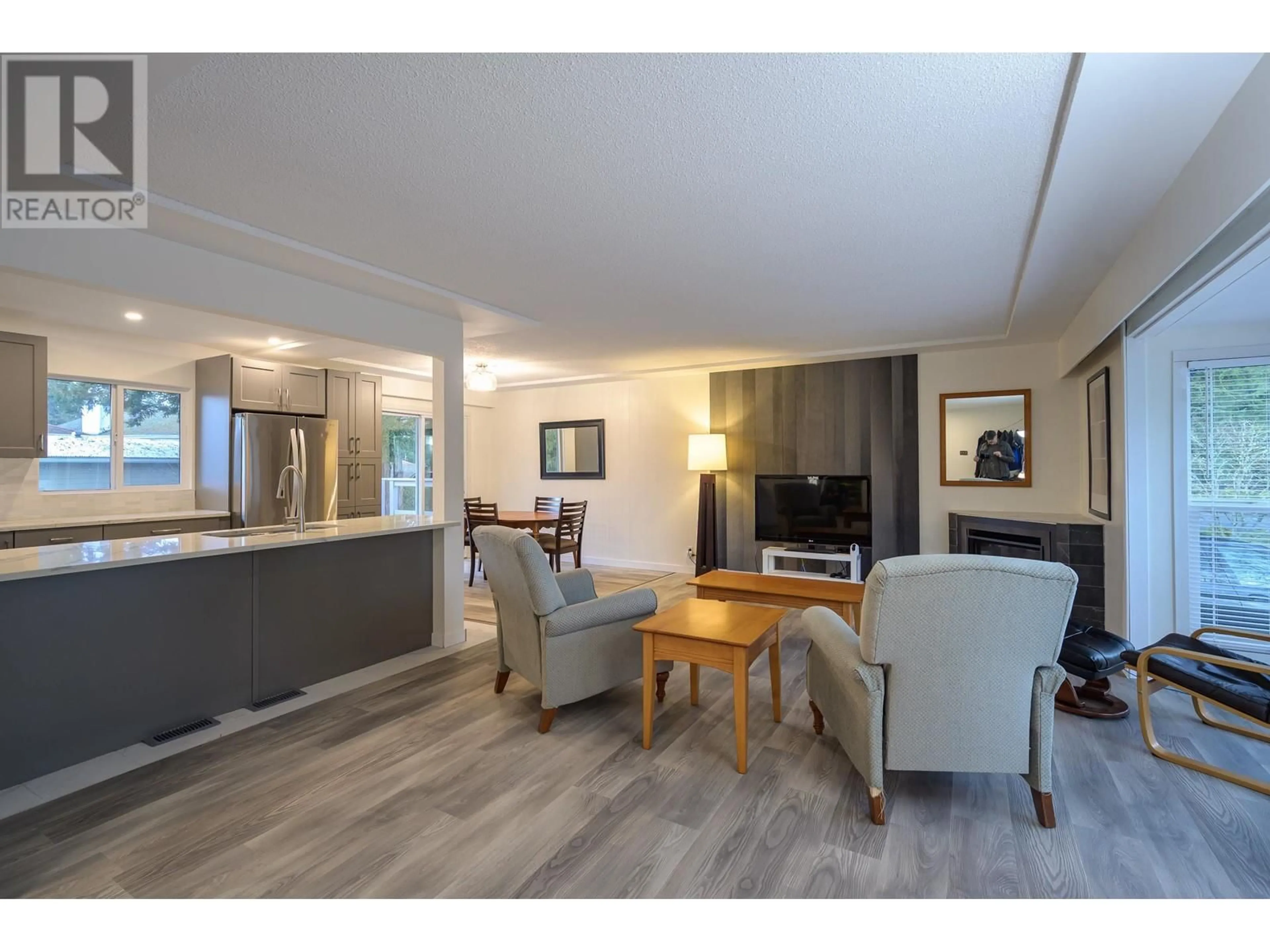 Living room with furniture, wood/laminate floor for 5153 CLIFF DRIVE, Delta British Columbia V4M2C4