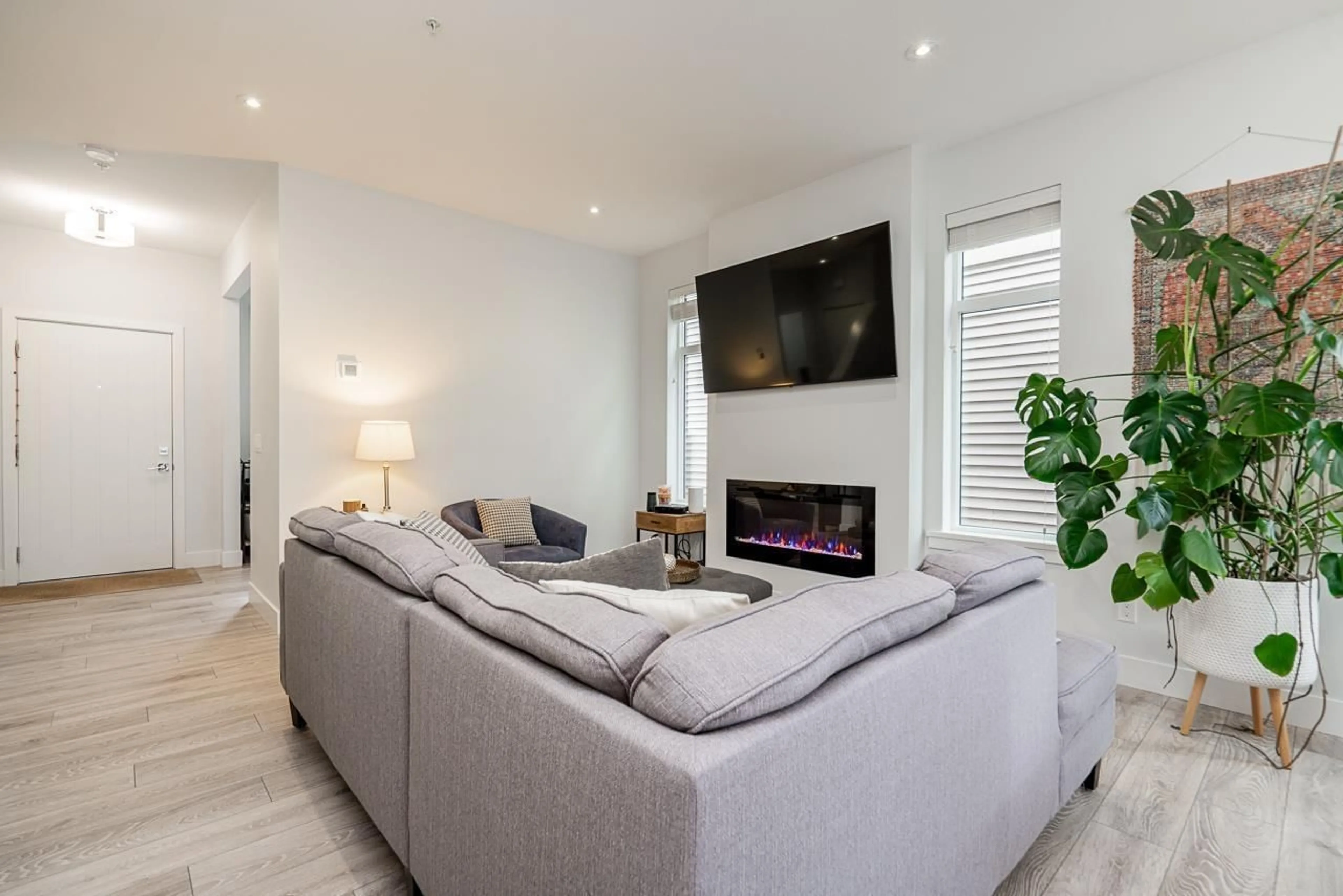 Living room with furniture, unknown for 20498 78, Langley British Columbia V2Y4K3