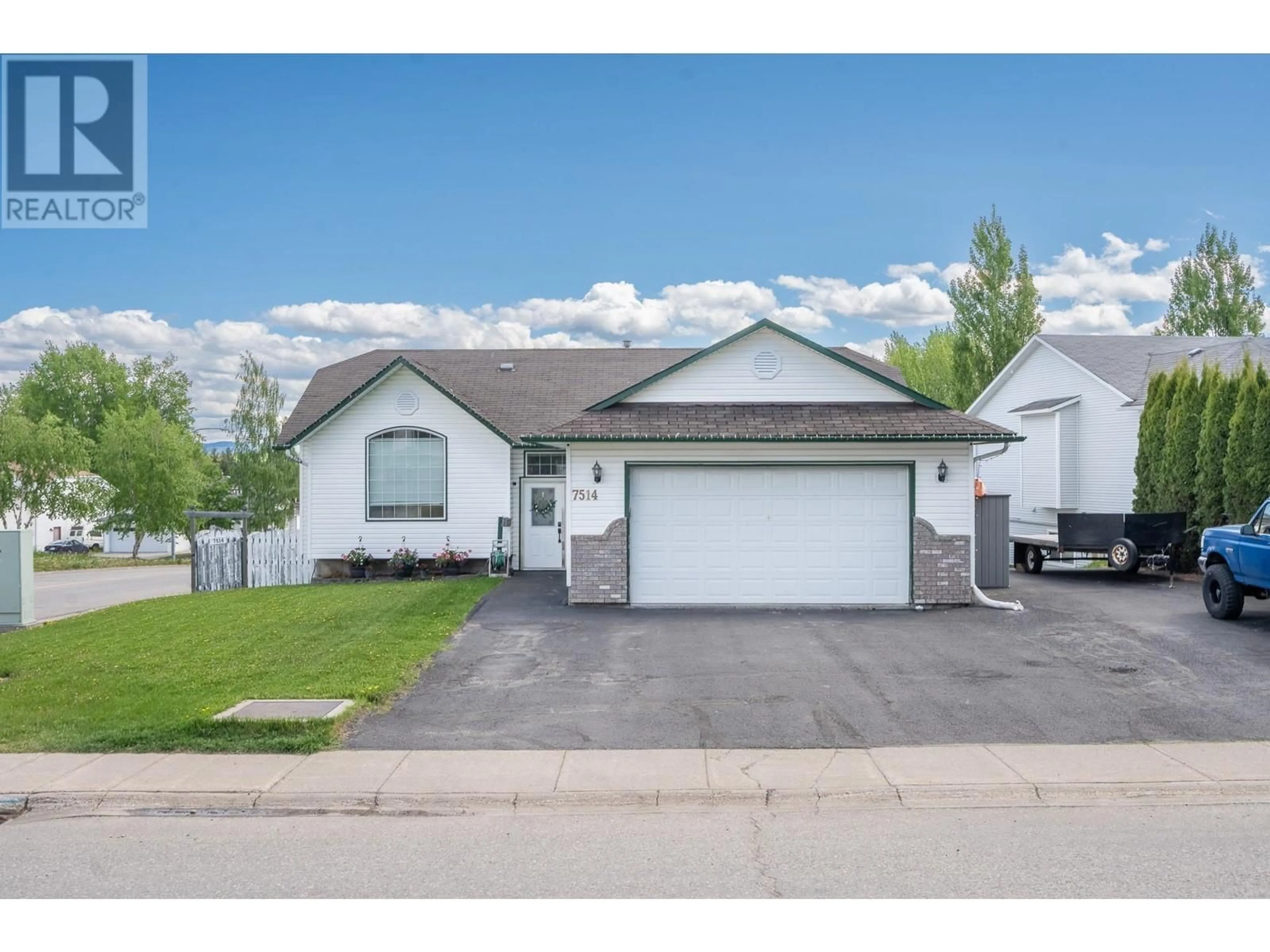 Home with vinyl exterior material, street for 7514 SOUTHRIDGE AVENUE, Prince George British Columbia V2N6S4