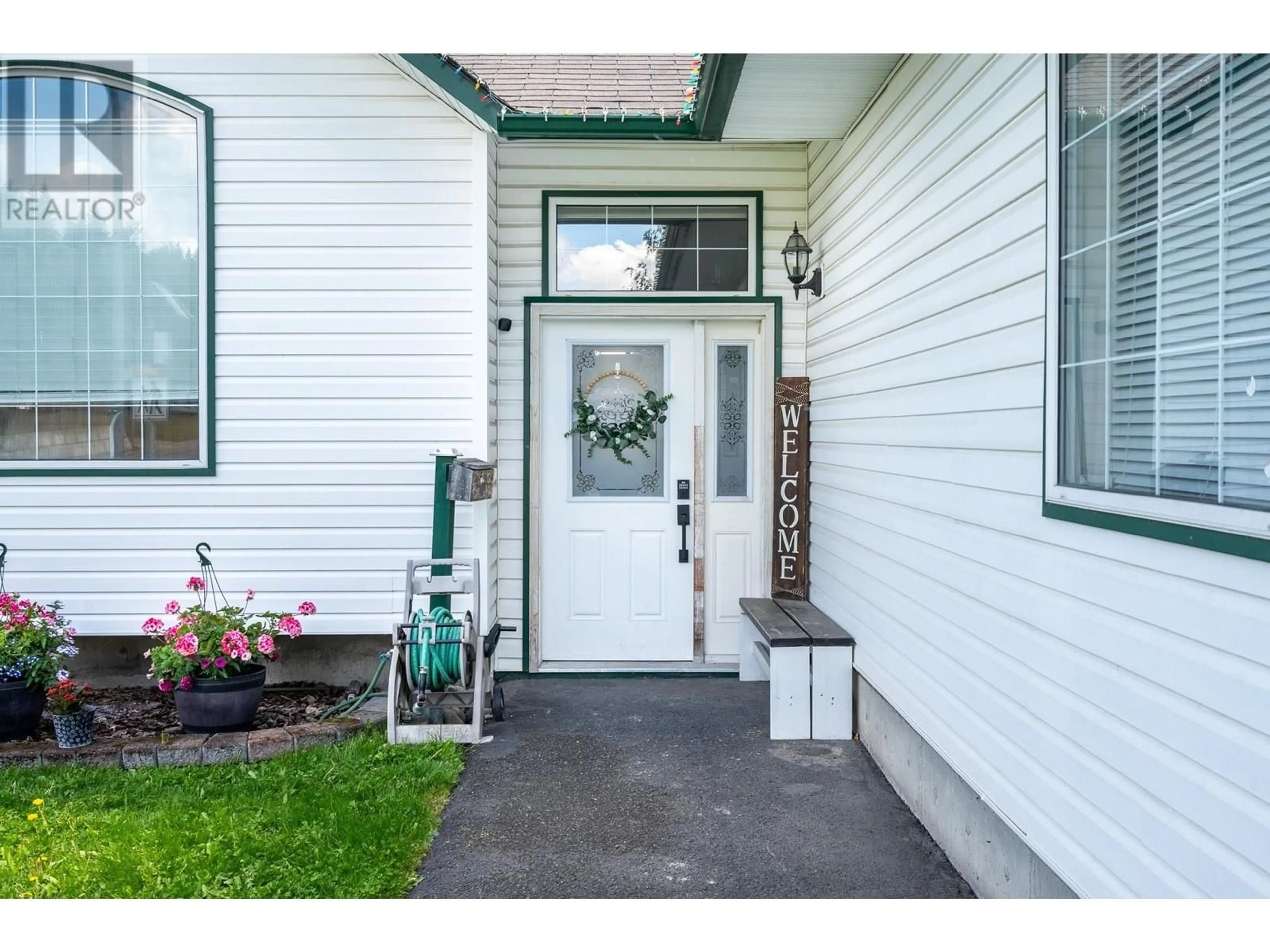 Indoor entryway for 7514 SOUTHRIDGE AVENUE, Prince George British Columbia V2N6S4
