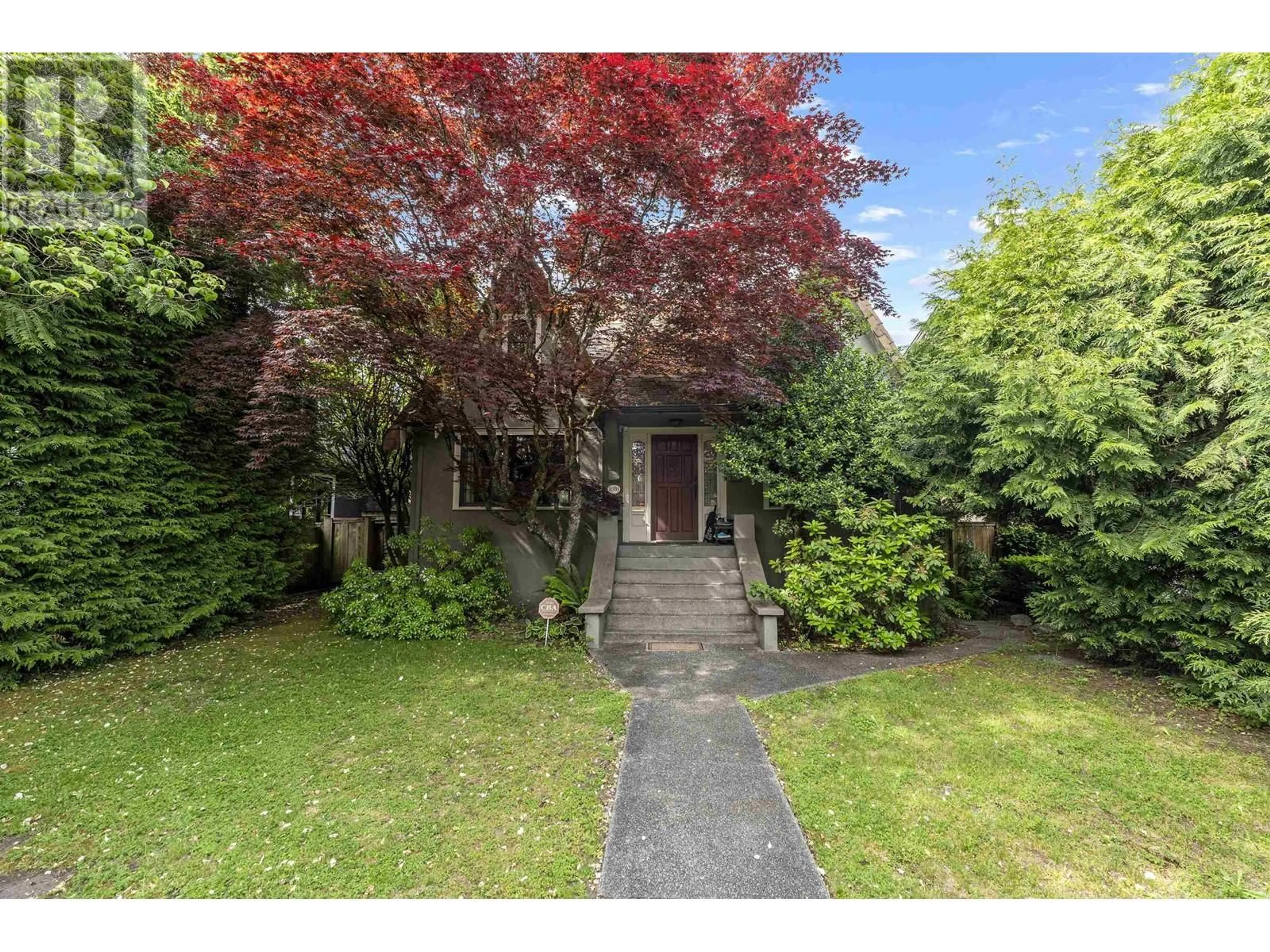 A pic from outside/outdoor area/front of a property/back of a property/a pic from drone, street for 3391 32ND AVENUE, Vancouver British Columbia V6S1Y8
