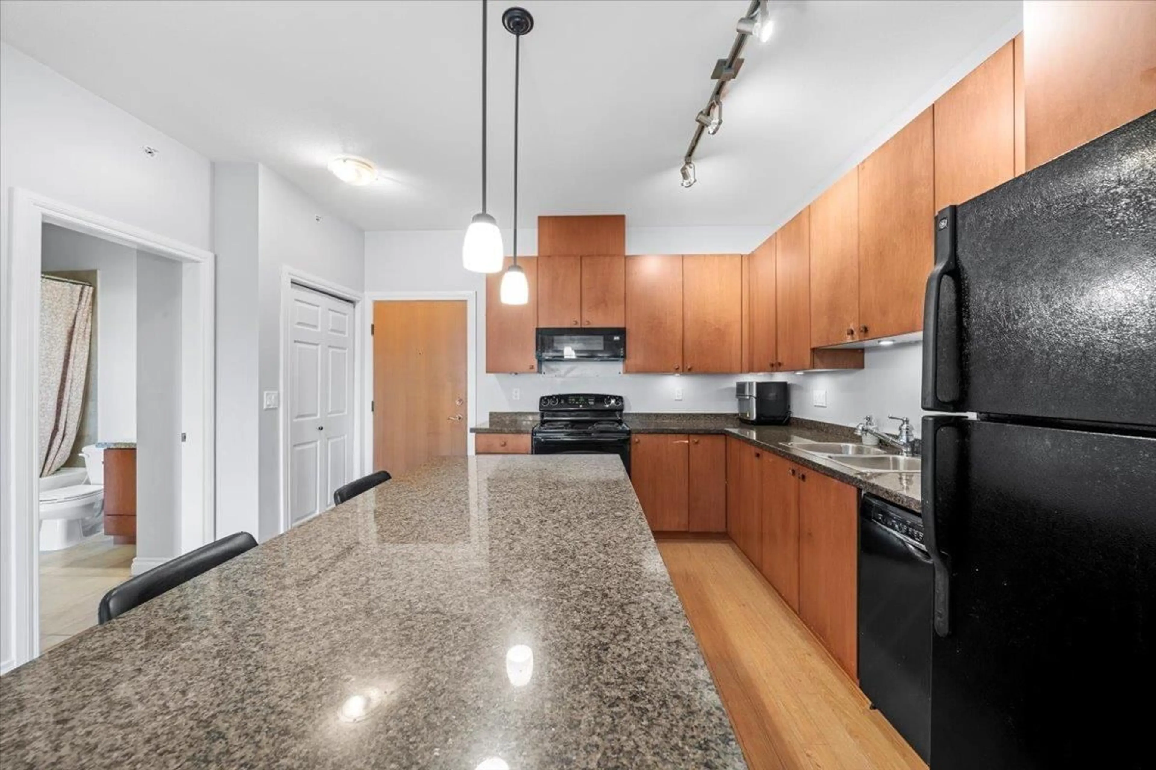 Standard kitchen, unknown for 502 - 8717 160, Surrey British Columbia V4N5X7
