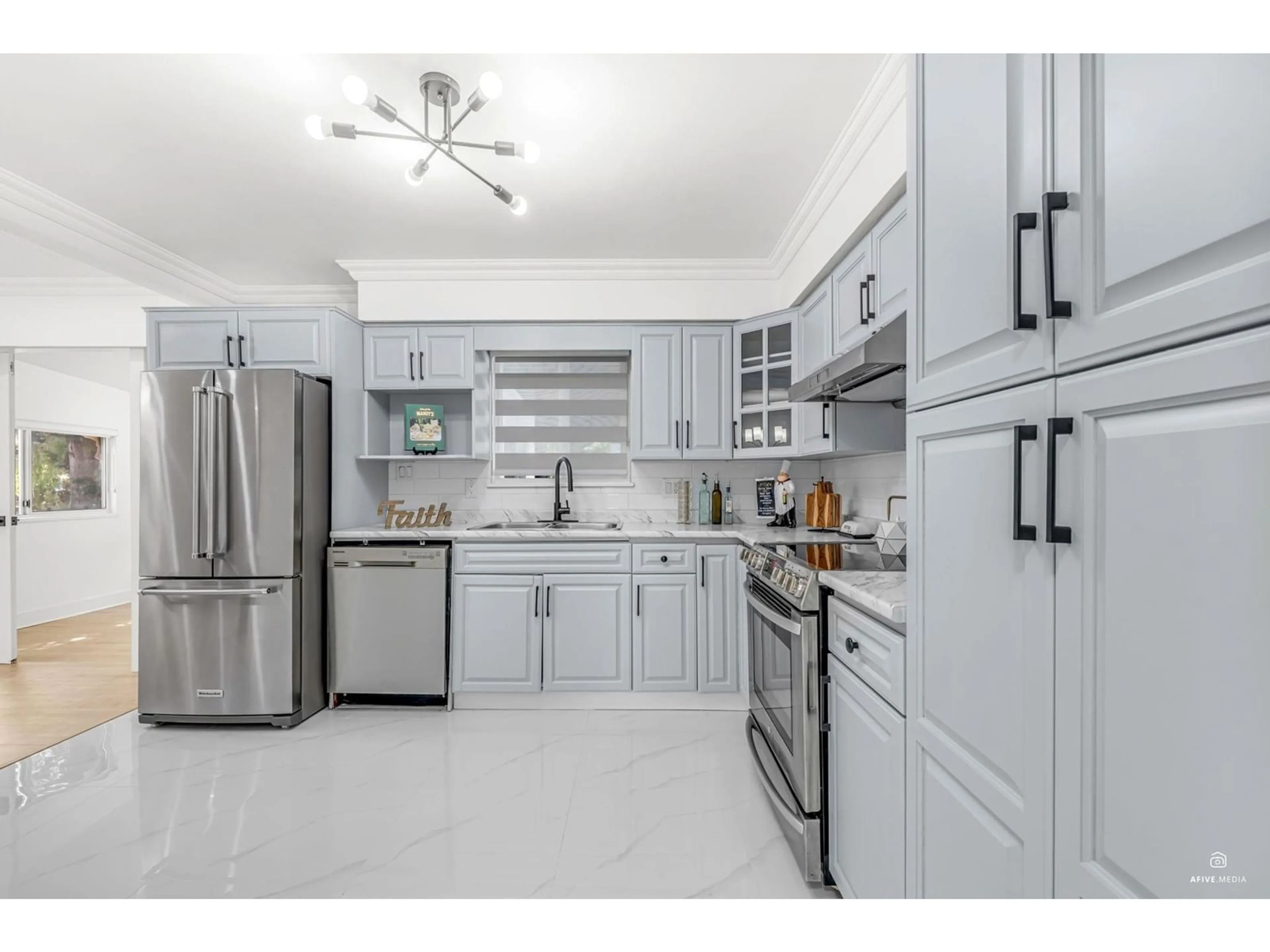 Open concept kitchen, ceramic/tile floor for 8875 117, Delta British Columbia V4C6B2