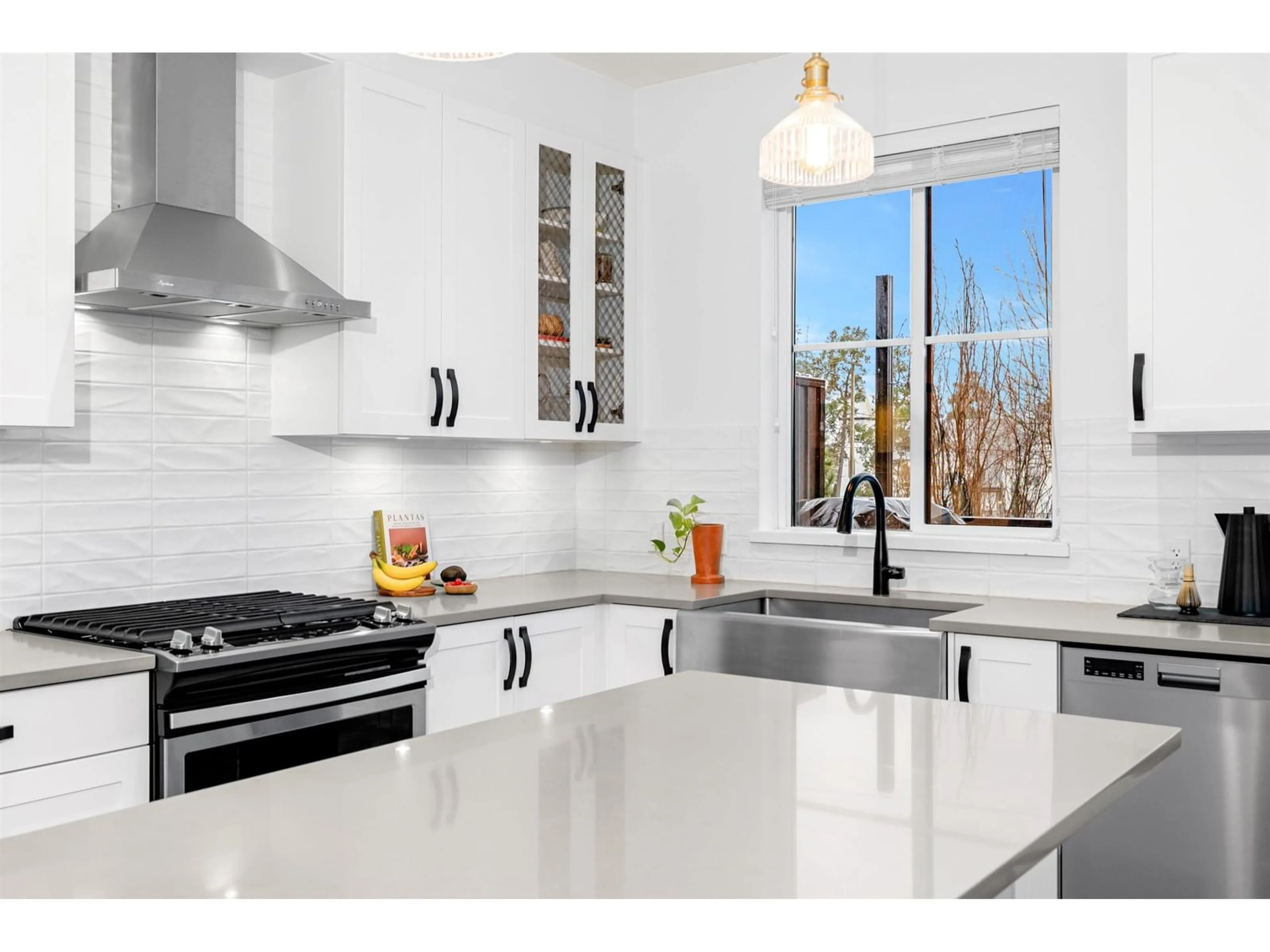 Contemporary kitchen, ceramic/tile floor for 22 - 5945 176A, Surrey British Columbia V3S0A2