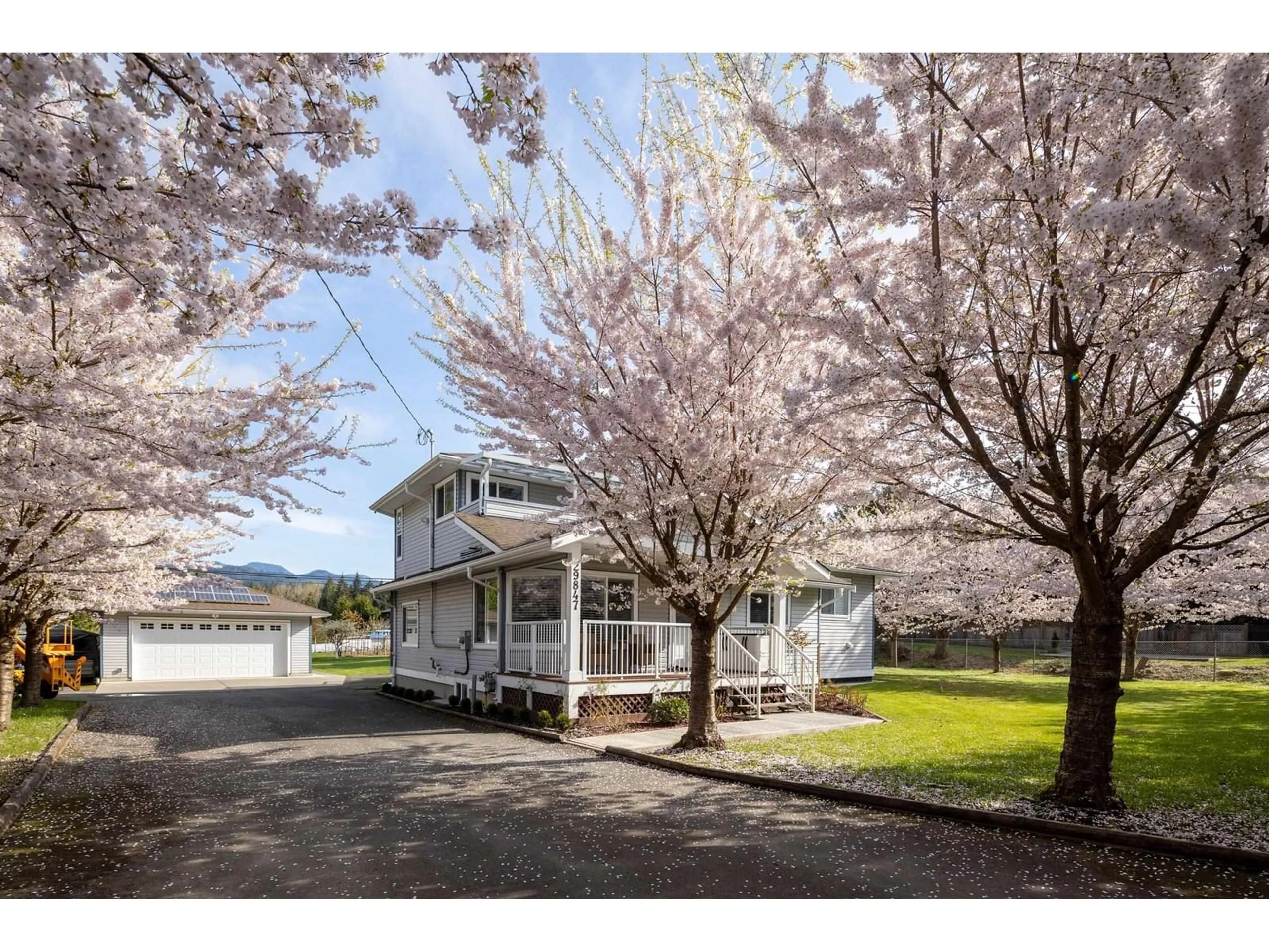 A pic from outside/outdoor area/front of a property/back of a property/a pic from drone, street for 29847 DEWDNEY TRUNK, Mission British Columbia V4S1B7