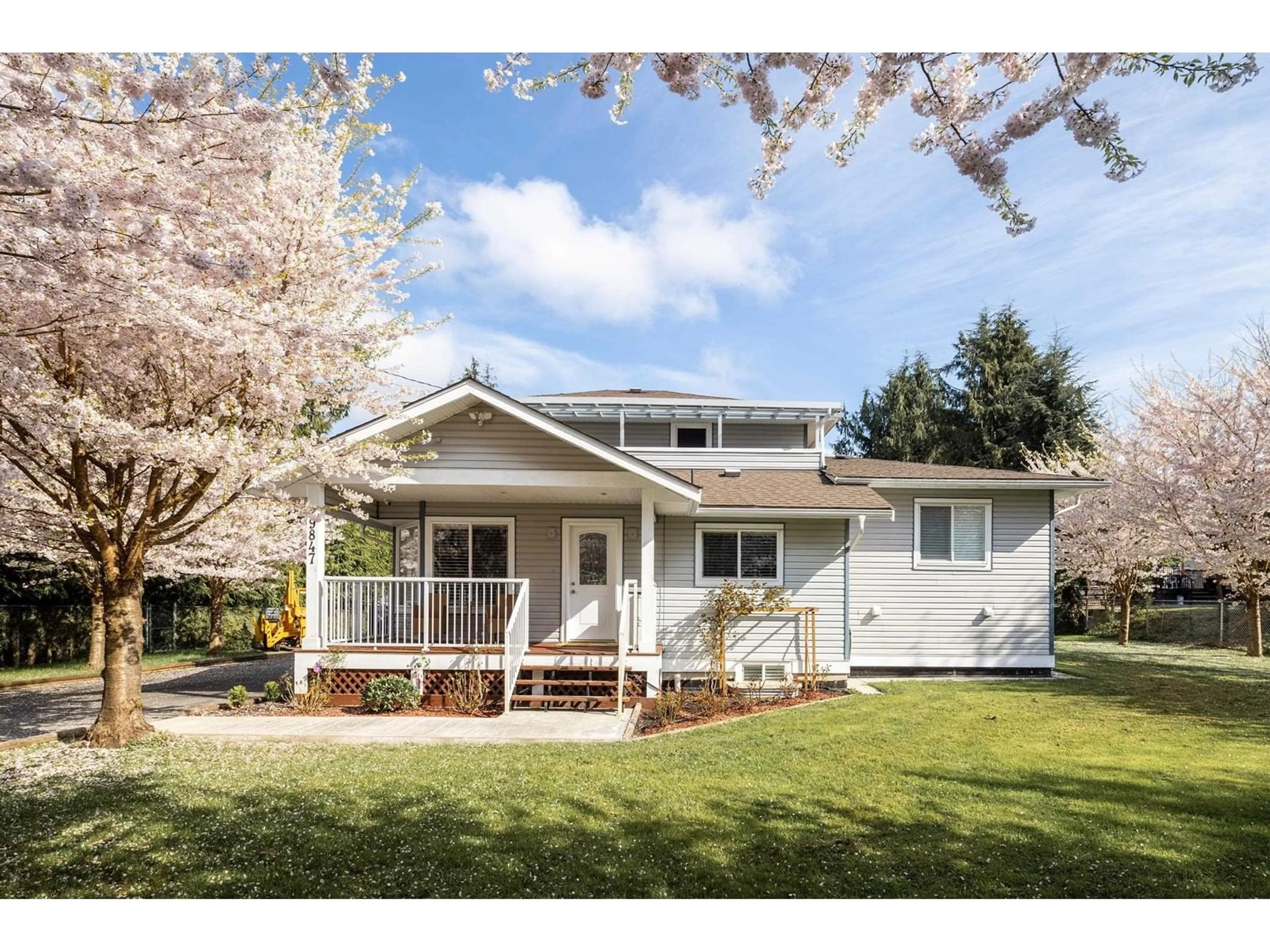 Home with vinyl exterior material, street for 29847 DEWDNEY TRUNK, Mission British Columbia V4S1B7