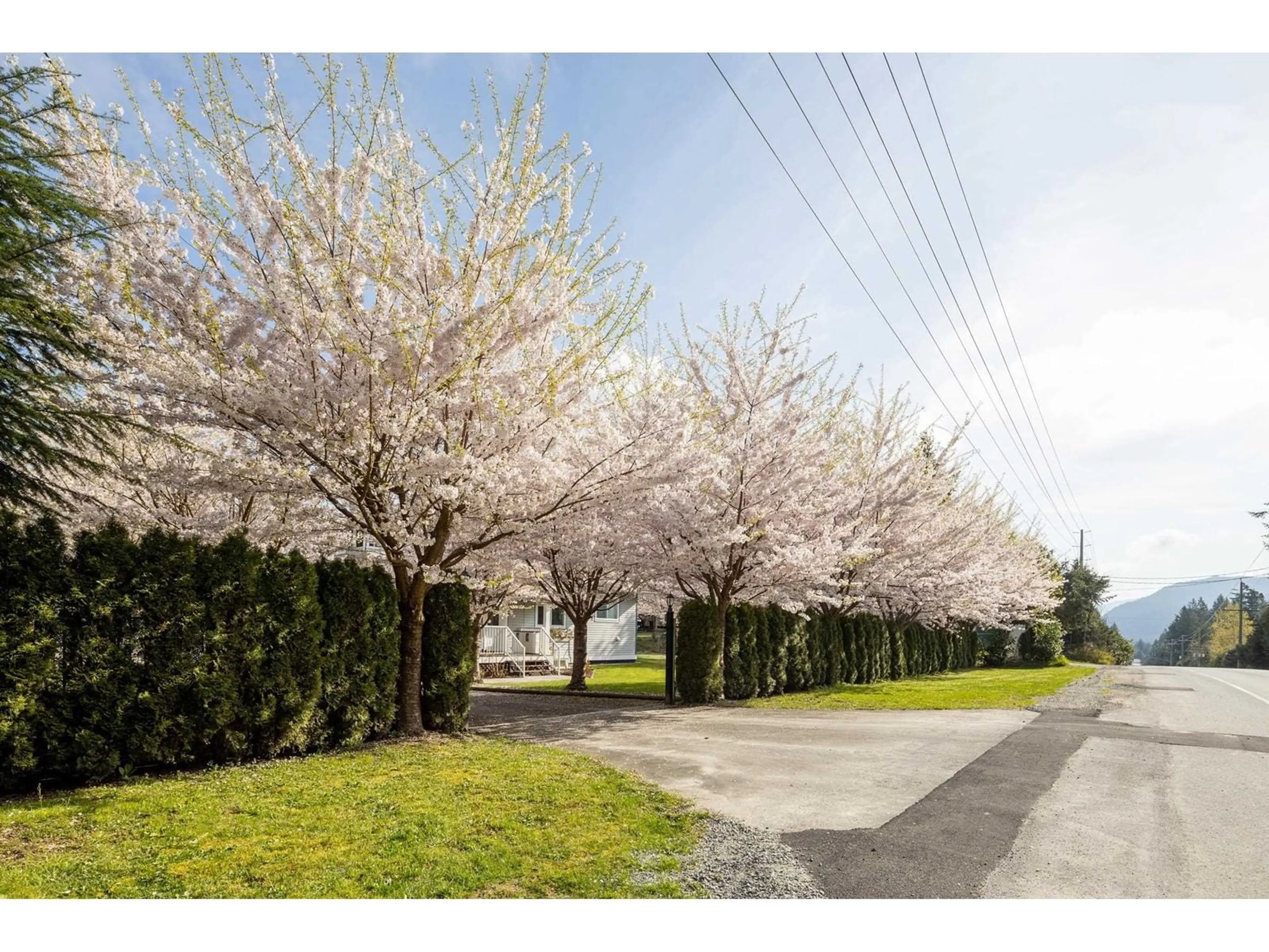 Patio, street for 29847 DEWDNEY TRUNK, Mission British Columbia V4S1B7