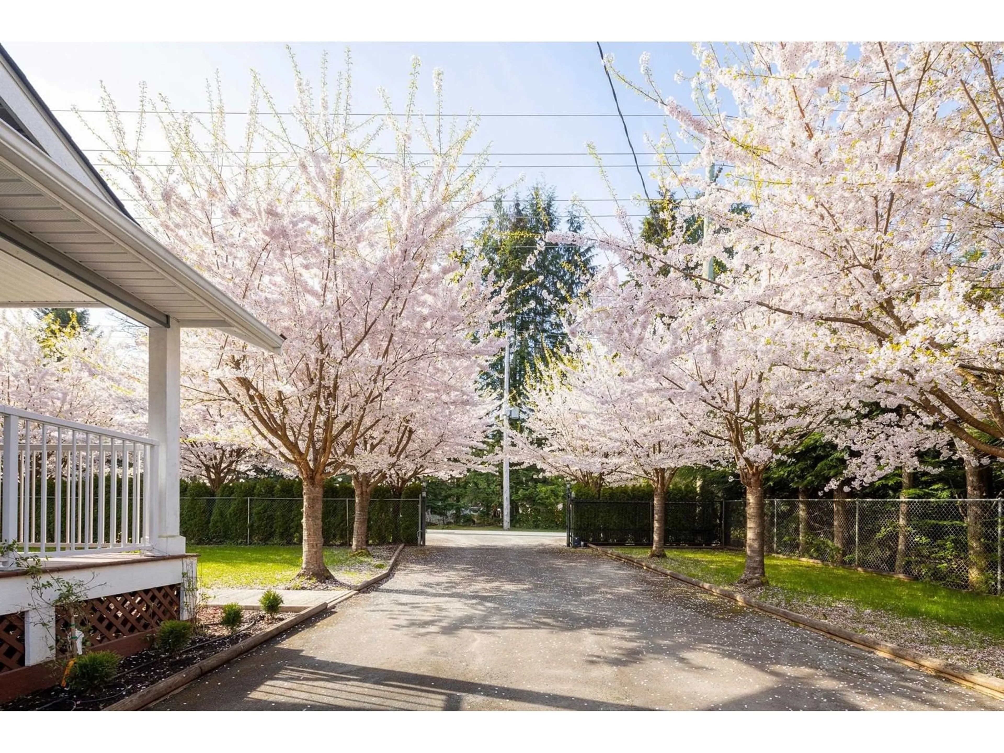 Patio, street for 29847 DEWDNEY TRUNK, Mission British Columbia V4S1B7