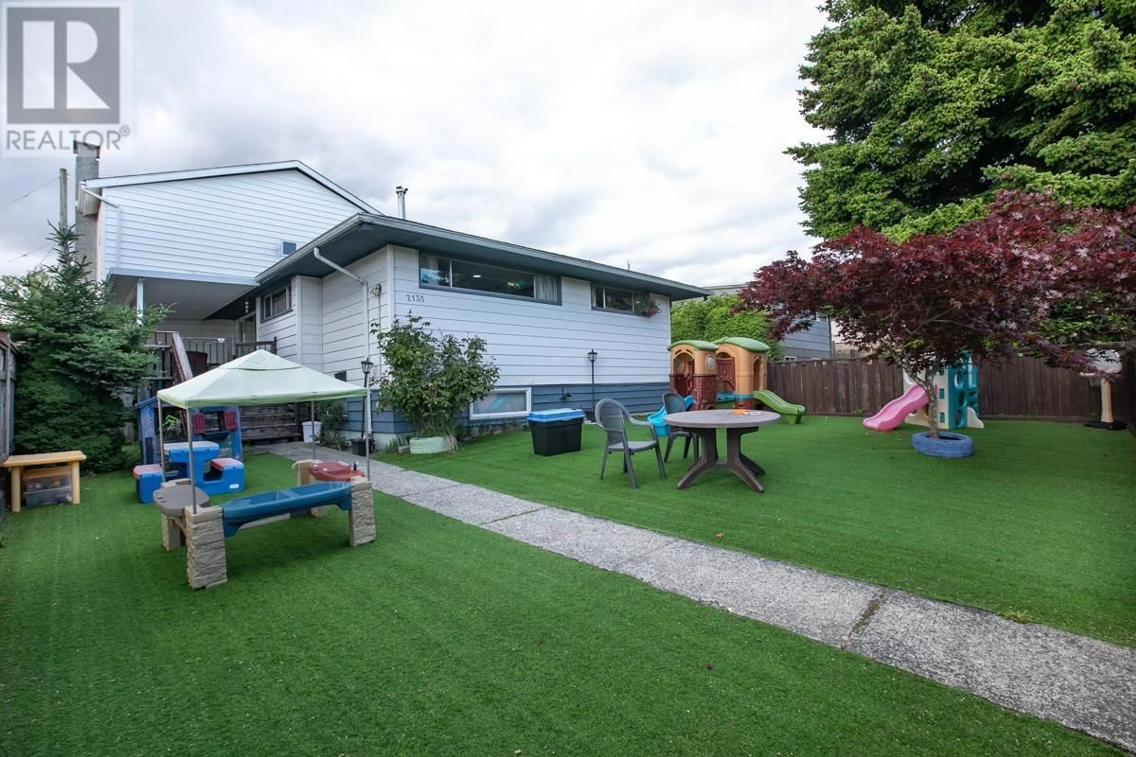 A pic from outside/outdoor area/front of a property/back of a property/a pic from drone, mountain view for 2135 NEWPORT AVENUE, Vancouver British Columbia V5P2H9