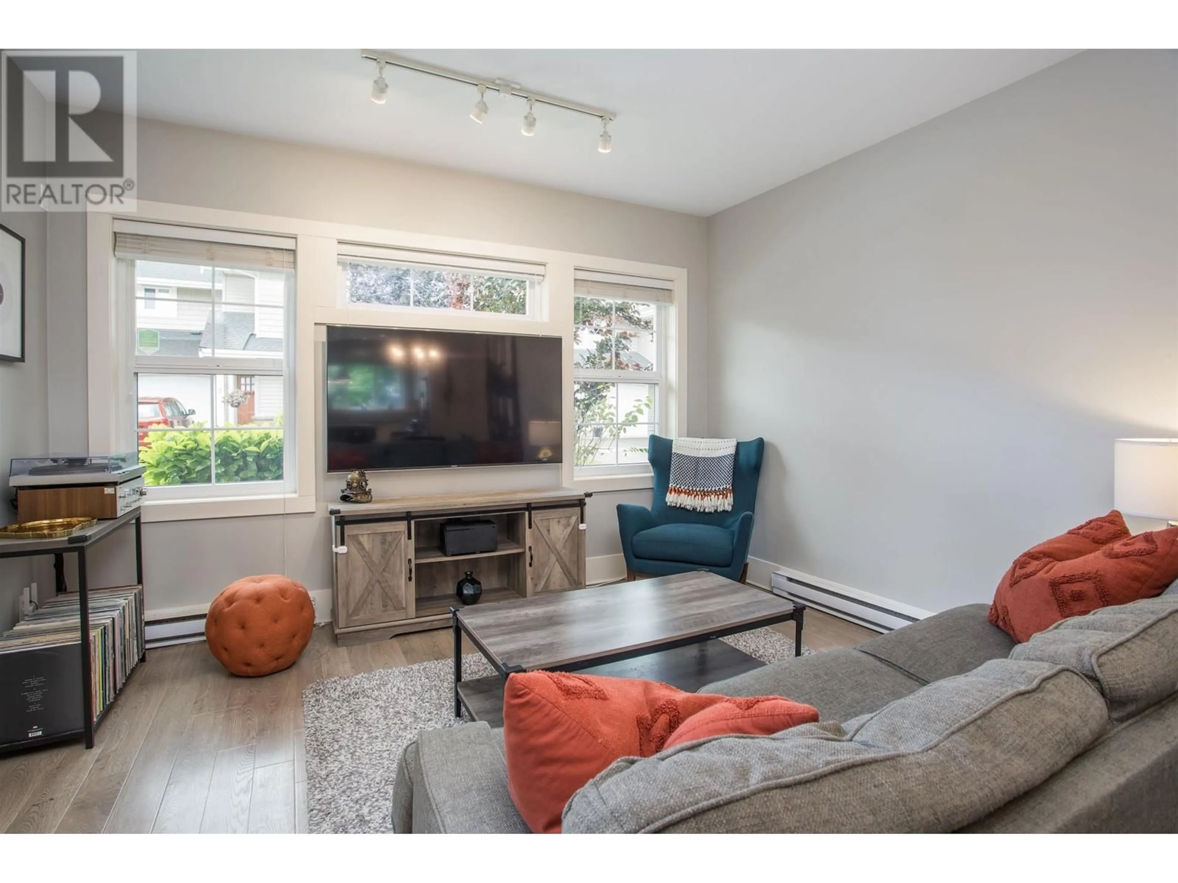 Living room with furniture, unknown for 18 - 12161 237 STREET, Maple Ridge British Columbia V4R0E7