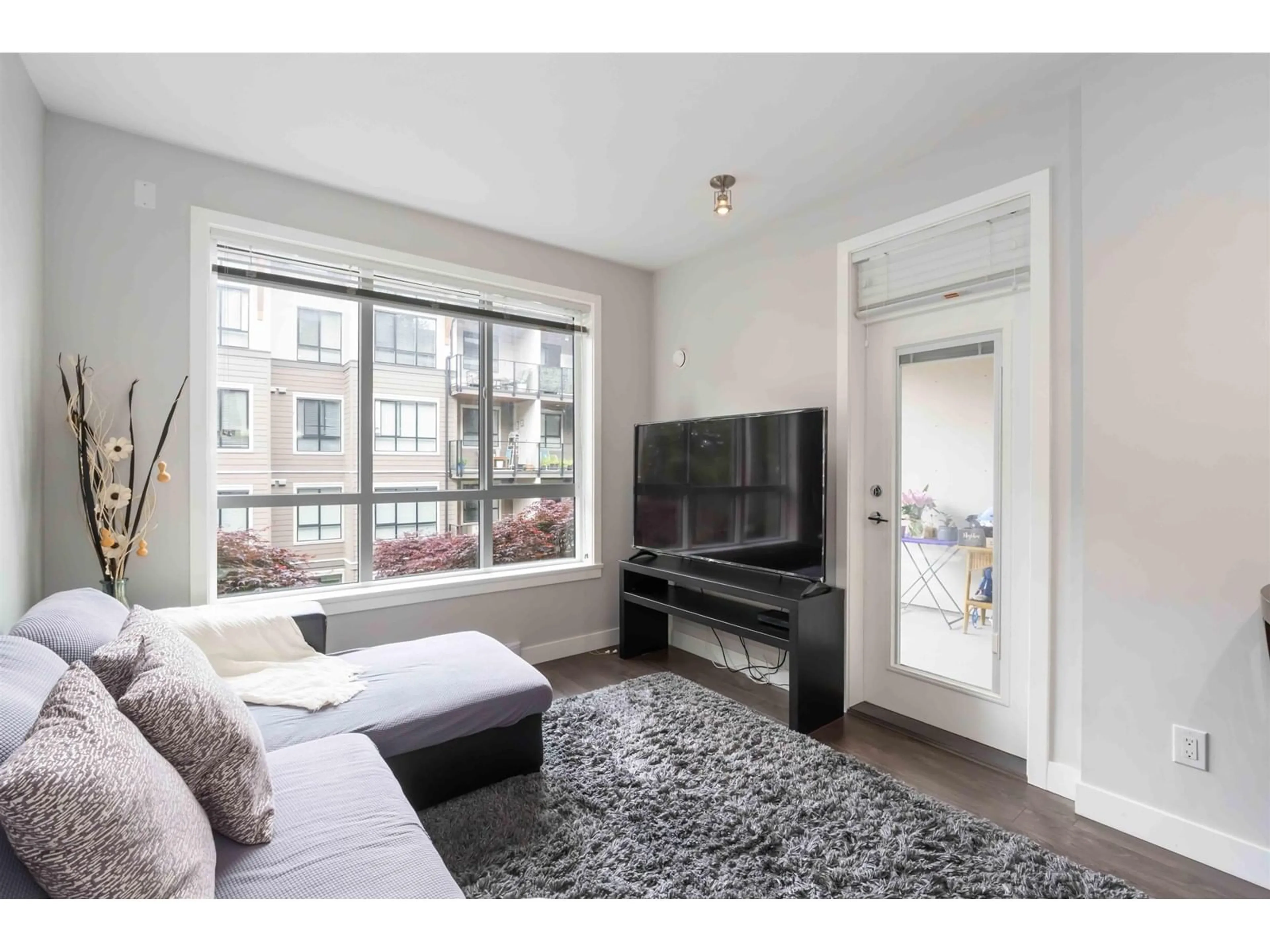 Living room with furniture, unknown for 208 - 10455 154, Surrey British Columbia V3R0C5