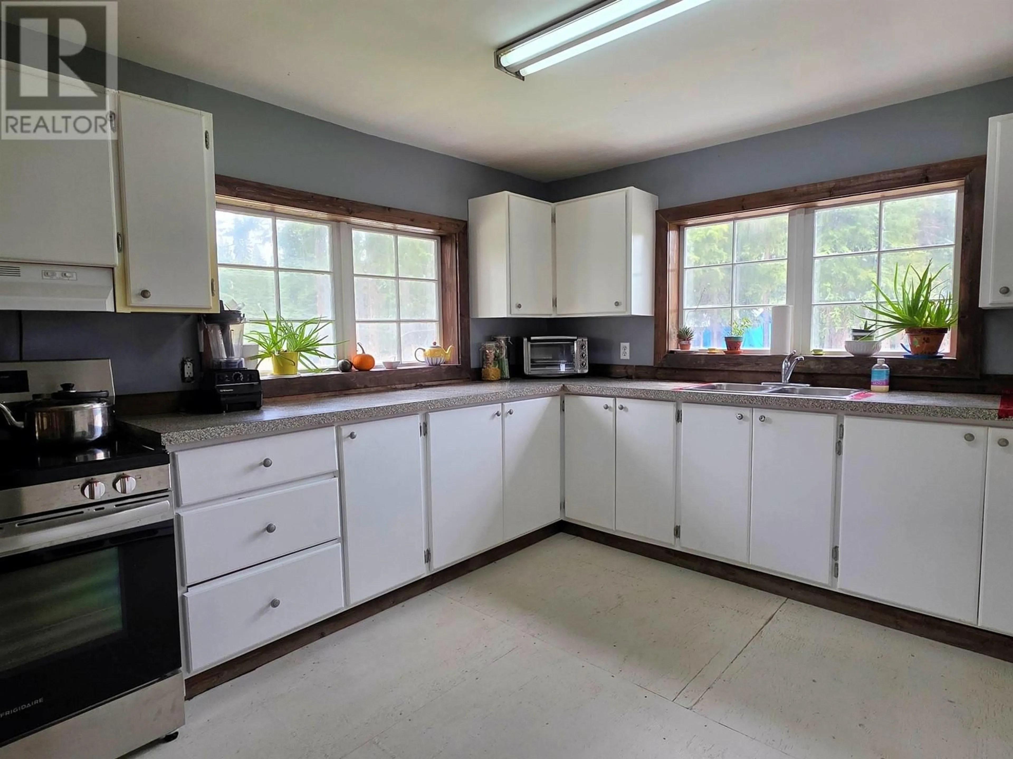 Standard kitchen, unknown for 44389 16 HIGHWAY, Topley British Columbia V0J2Y0