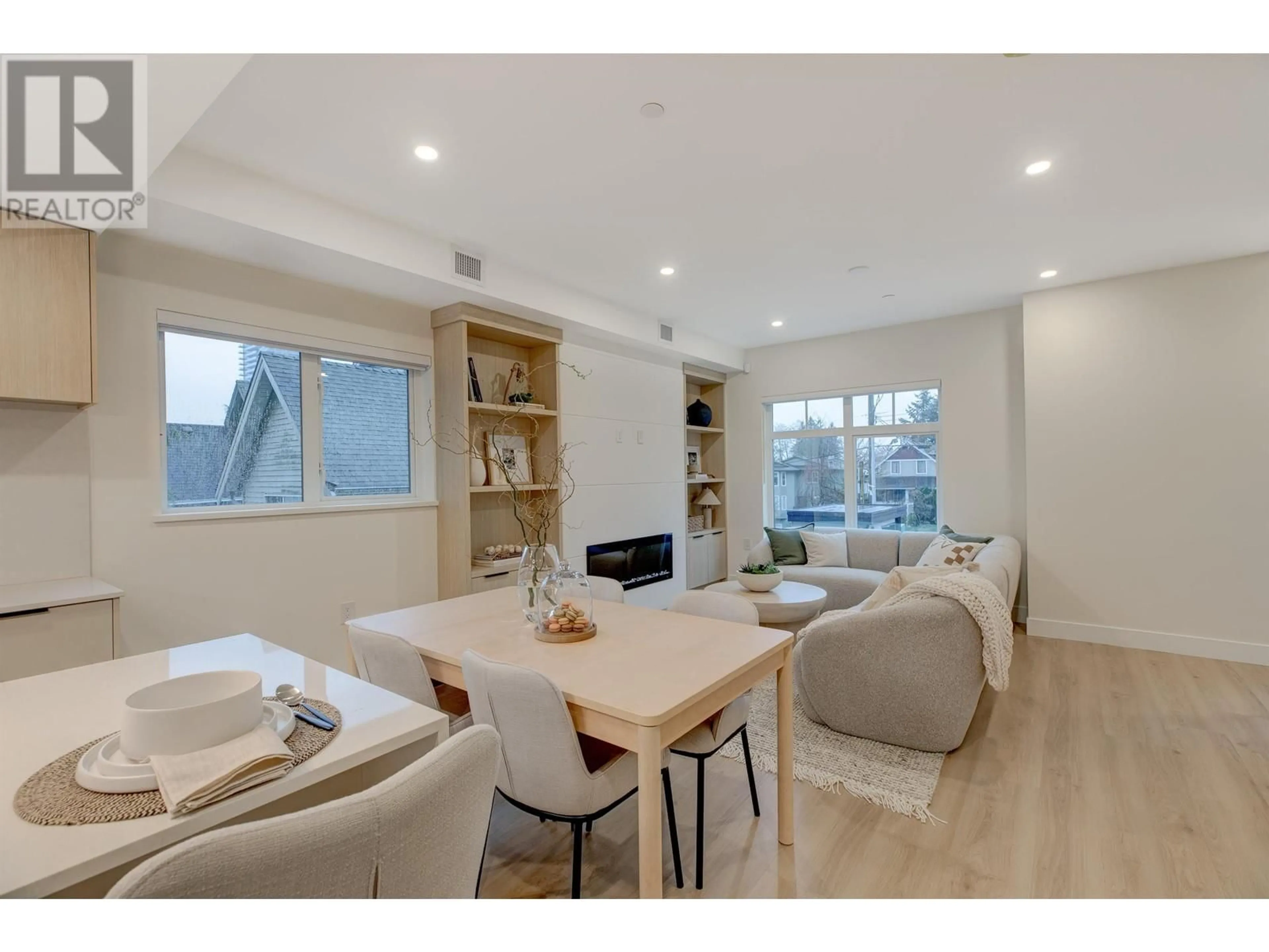 Living room with furniture, wood/laminate floor for 2 - 339 KEARY STREET, New Westminster British Columbia V3L3L2