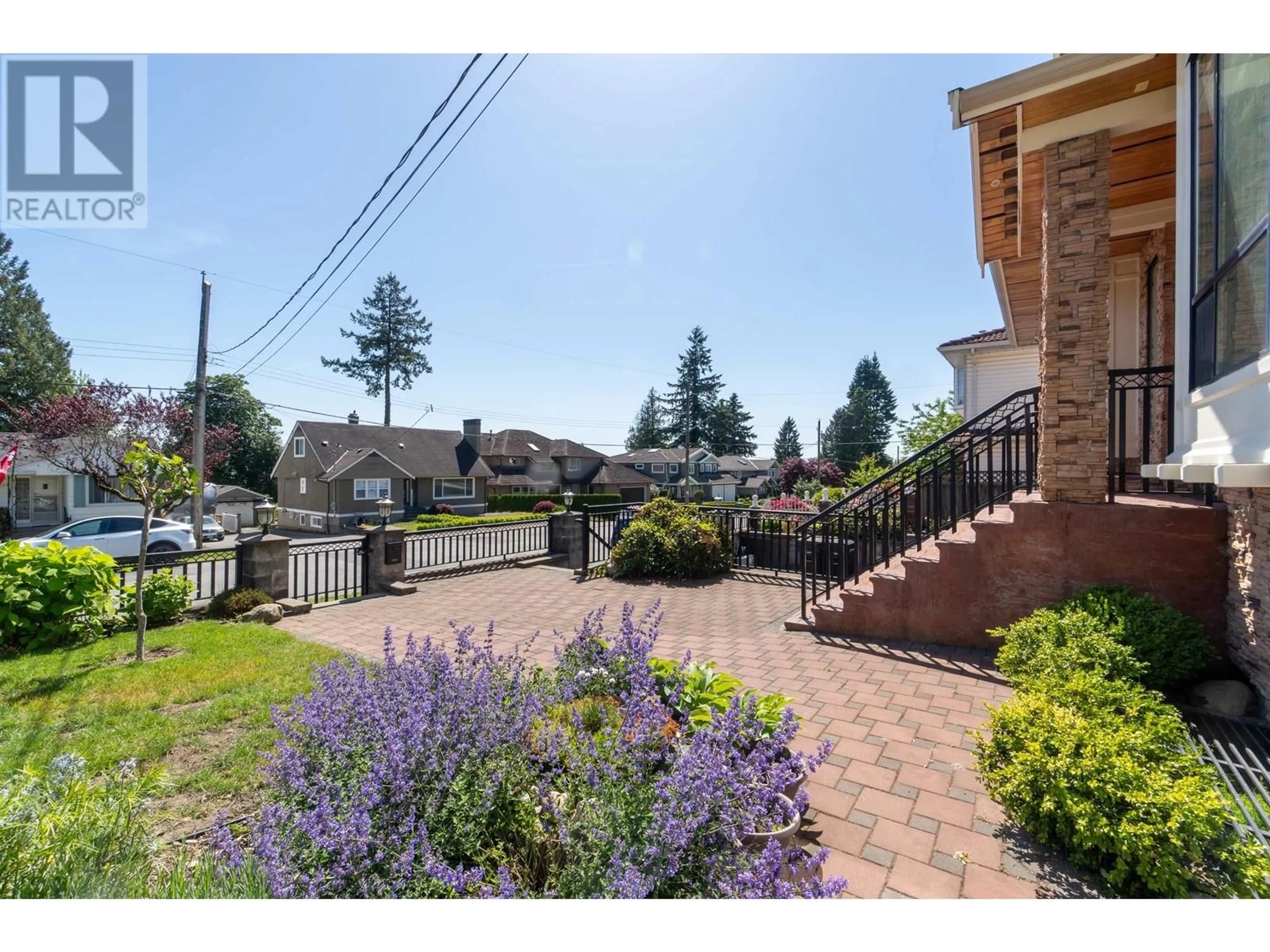 Patio, street for 4215 WATLING STREET, Burnaby British Columbia V5J1V4