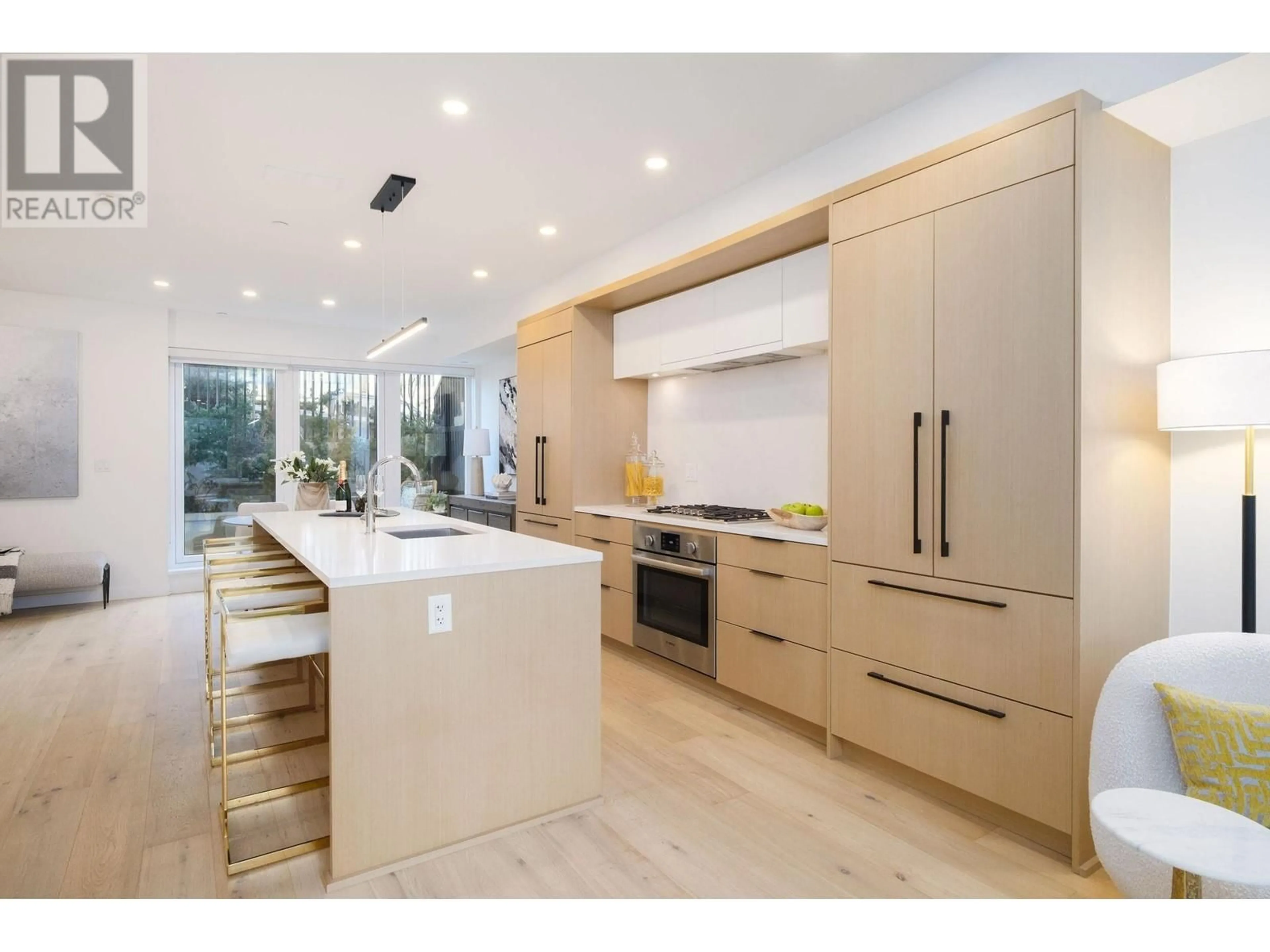 Contemporary kitchen, unknown for 114 - 649 3RD STREET, North Vancouver British Columbia V7L1G6