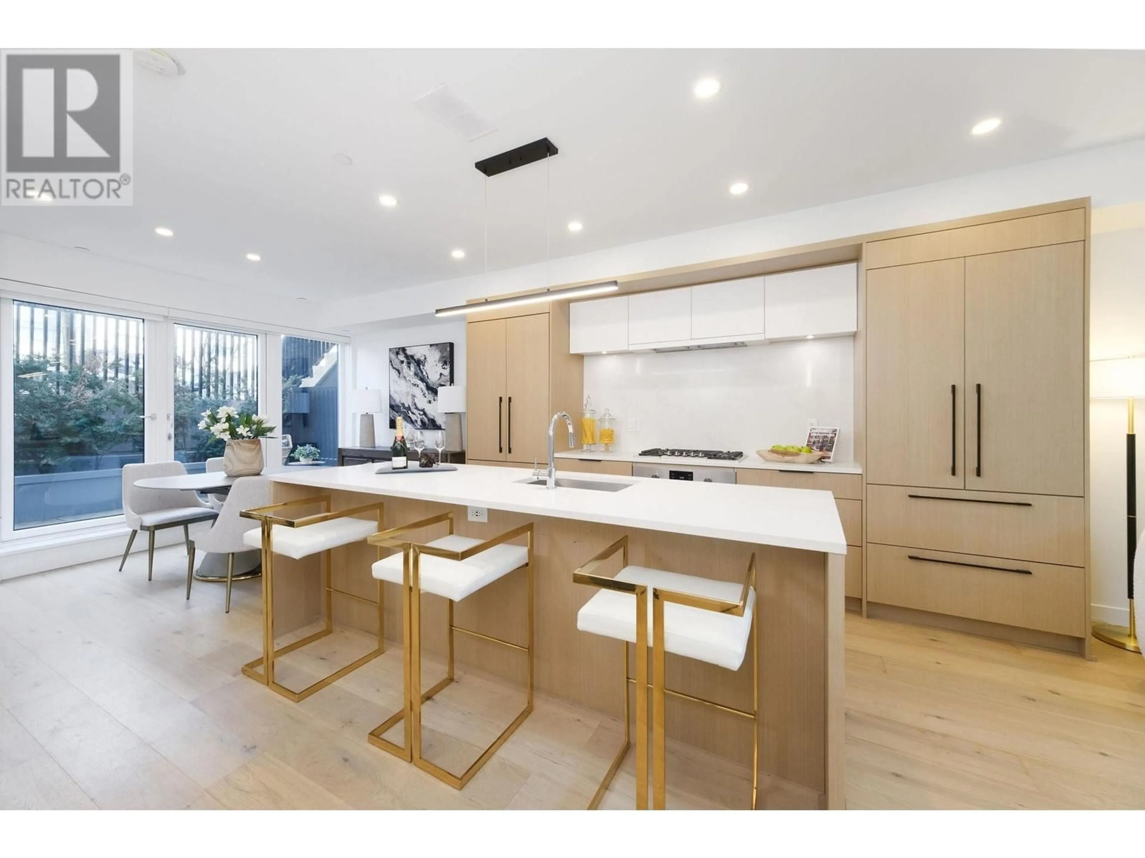 Contemporary kitchen, unknown for 114 - 649 3RD STREET, North Vancouver British Columbia V7L1G6