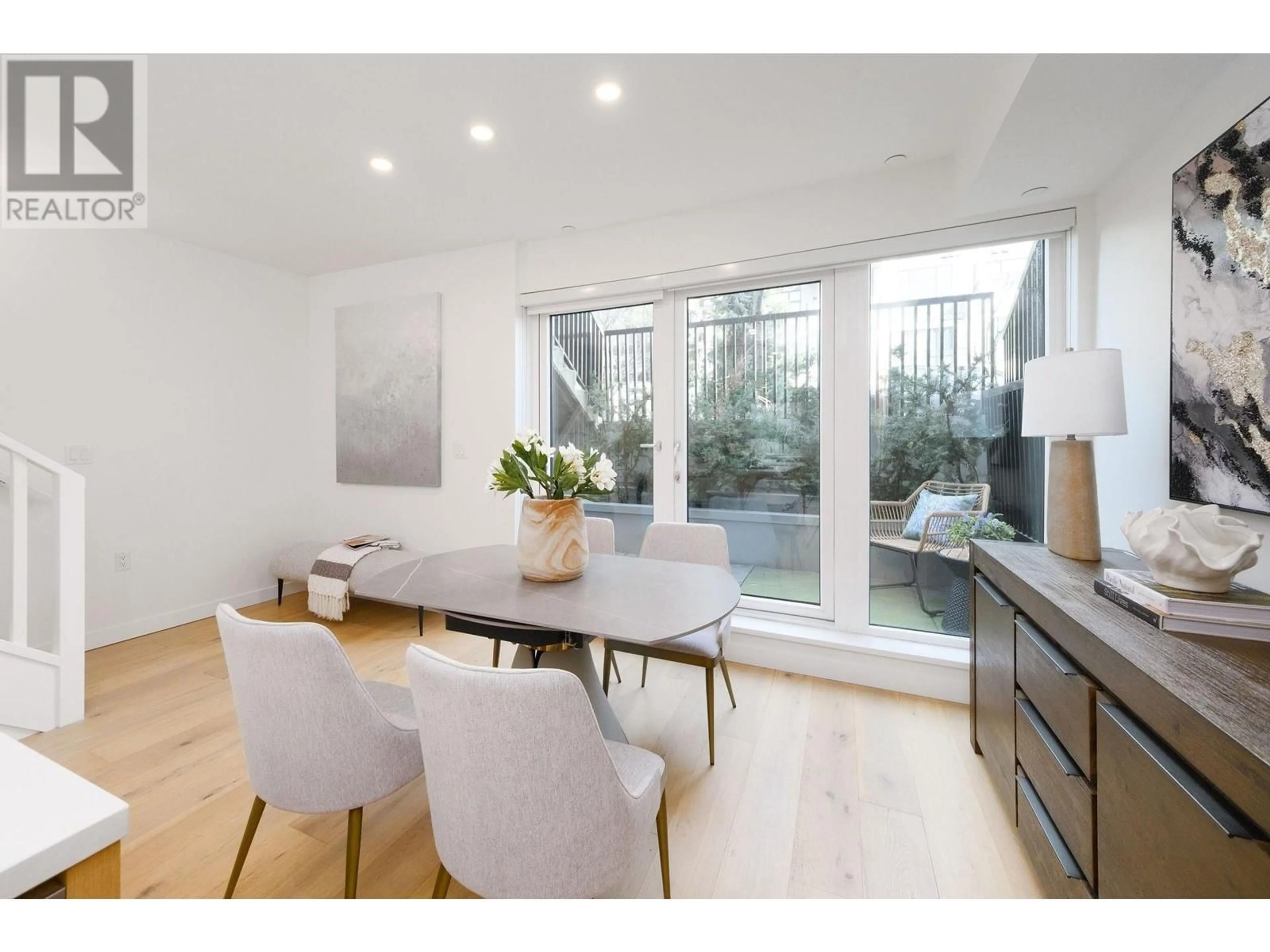 Unknown for 114 - 649 3RD STREET, North Vancouver British Columbia V7L1G6