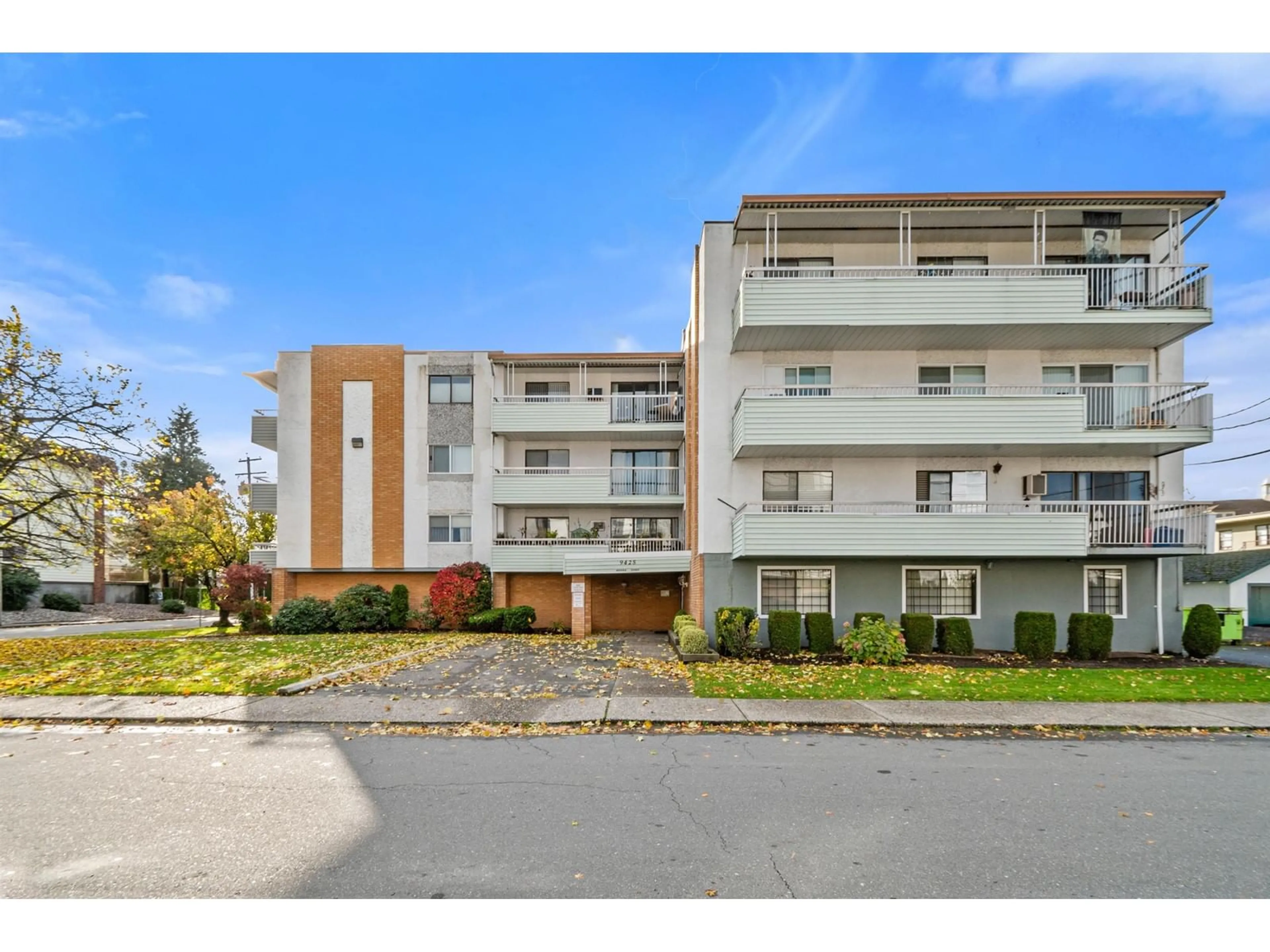 A pic from outside/outdoor area/front of a property/back of a property/a pic from drone, street for 203 - 9425 NOWELL STREET, Chilliwack British Columbia V2P4X8