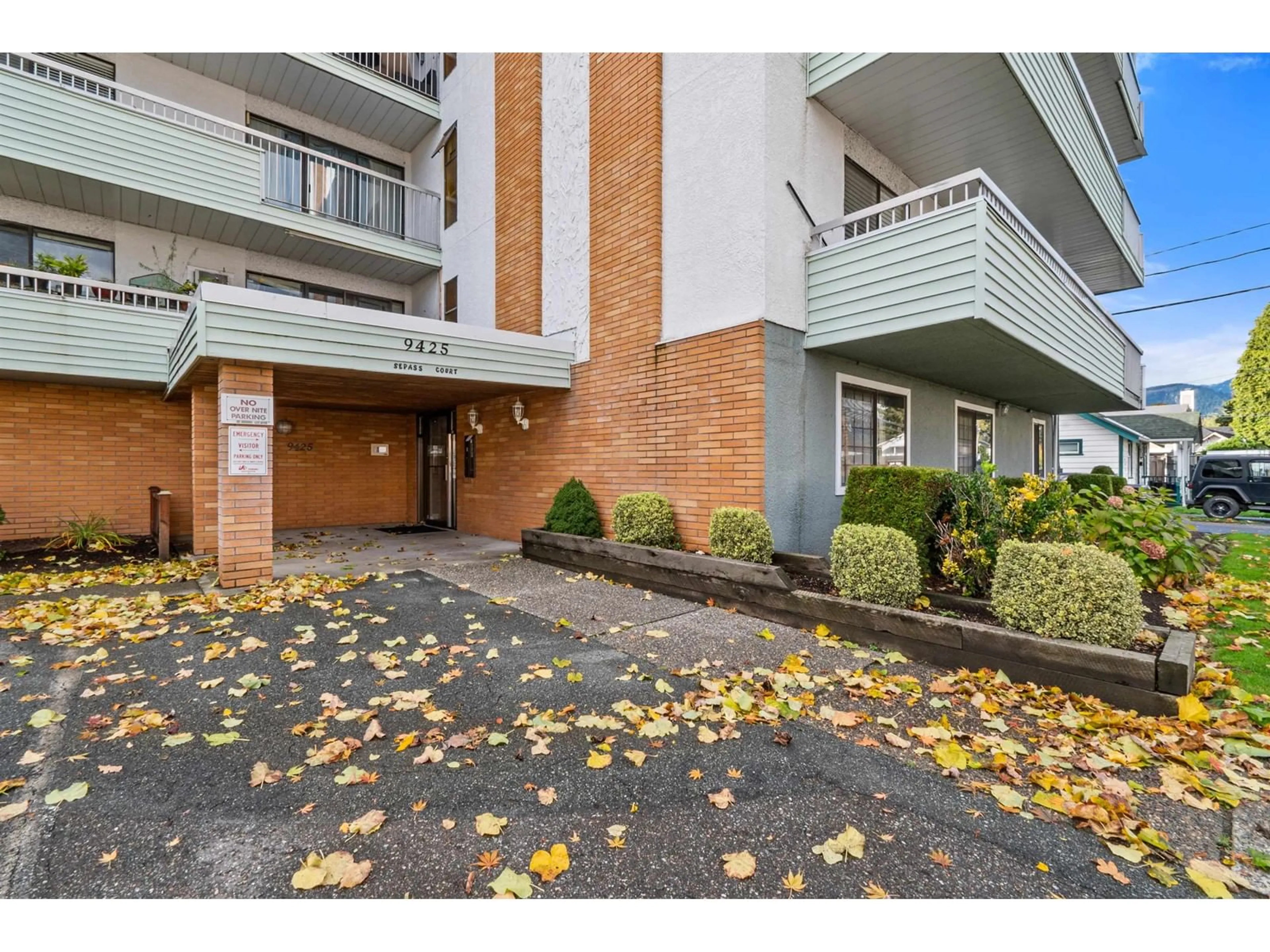 Indoor foyer for 203 - 9425 NOWELL STREET, Chilliwack British Columbia V2P4X8
