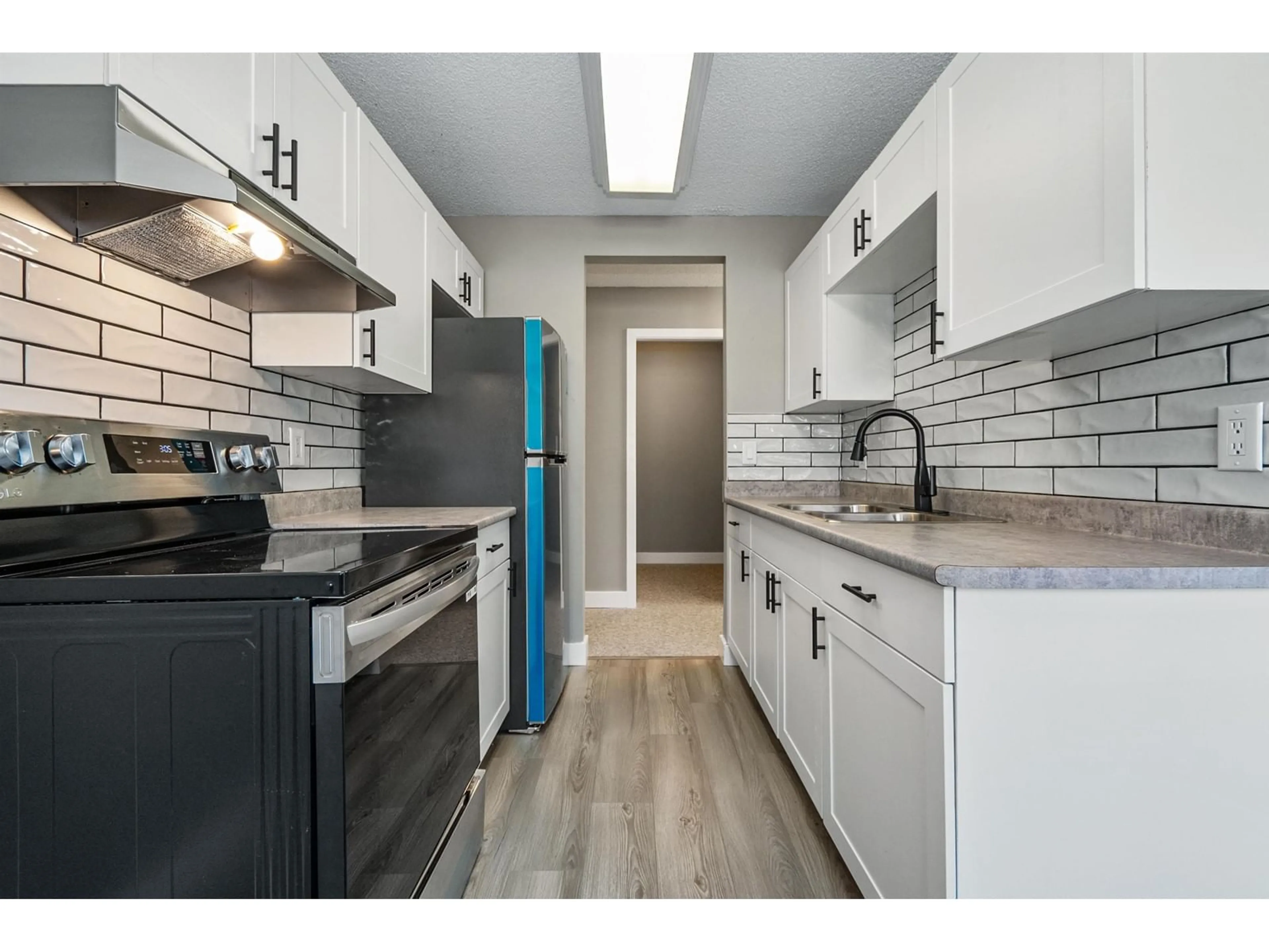 Standard kitchen, unknown for 203 - 9425 NOWELL STREET, Chilliwack British Columbia V2P4X8