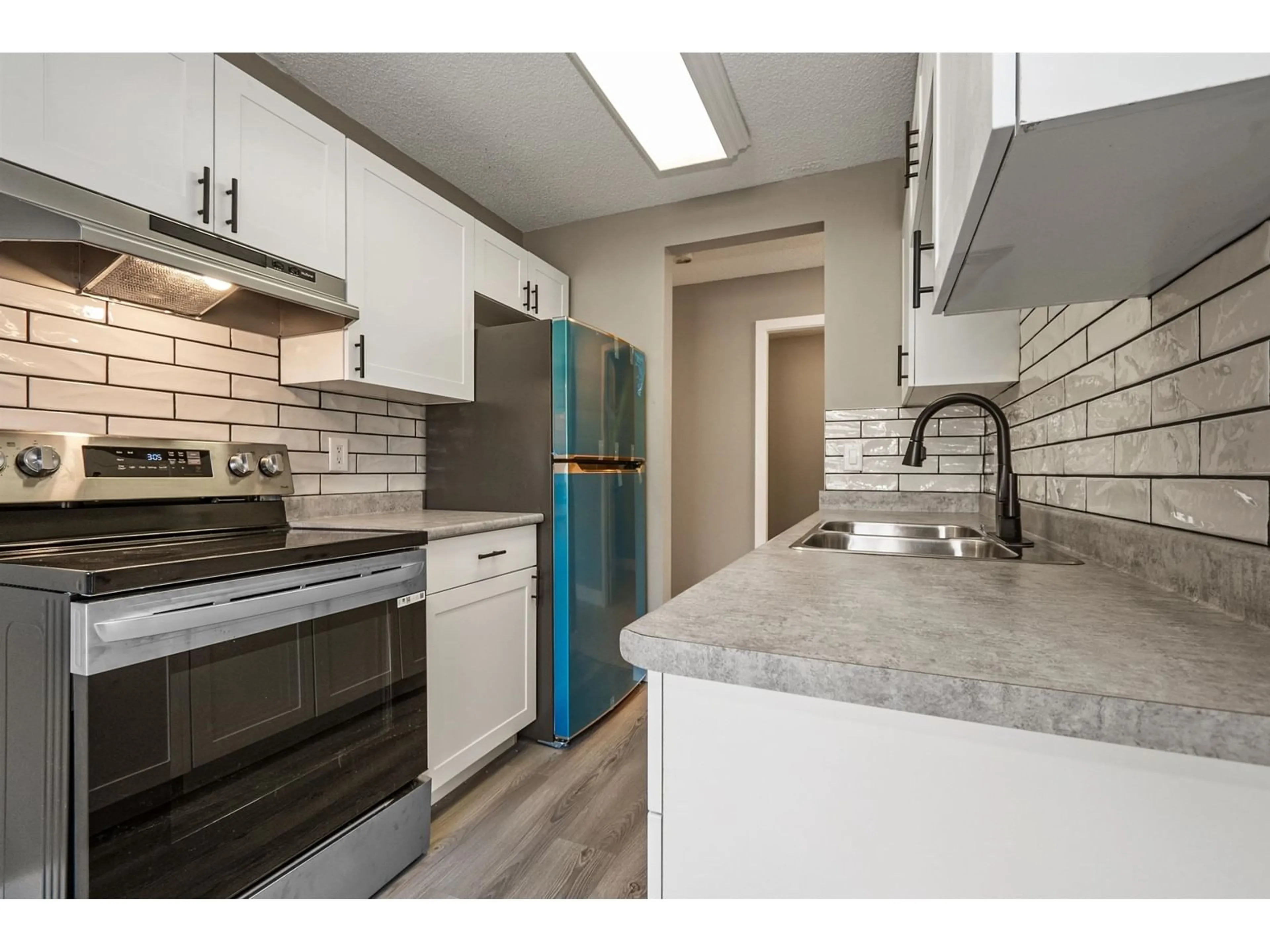 Standard kitchen, unknown for 203 - 9425 NOWELL STREET, Chilliwack British Columbia V2P4X8