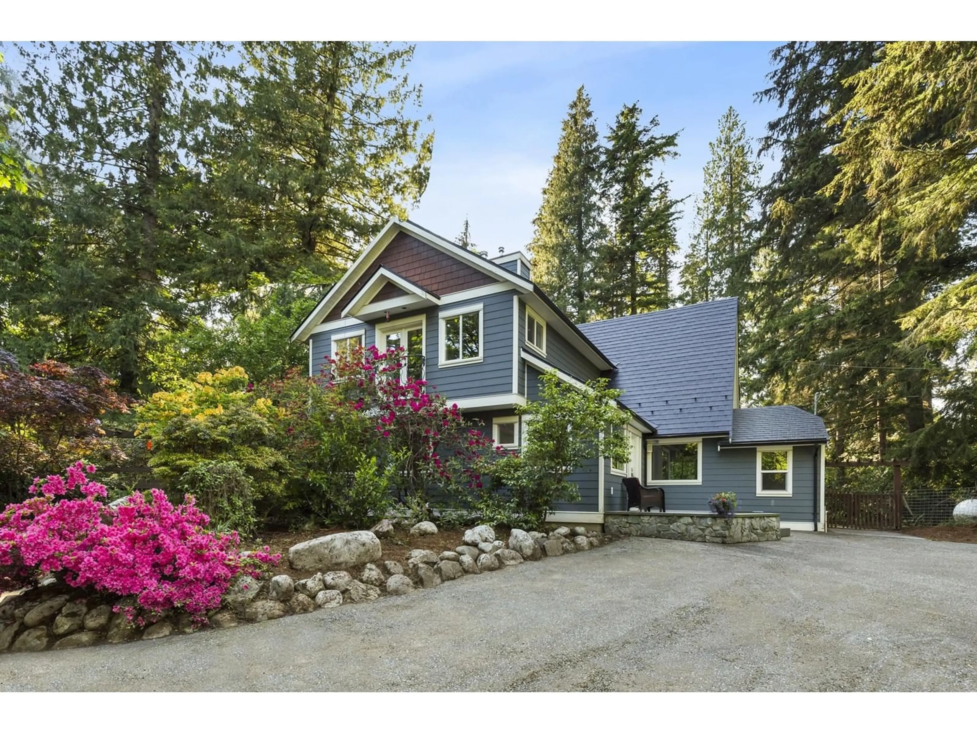 Home with vinyl exterior material, street for 12433 CASCADE, Mission British Columbia V2V7G9