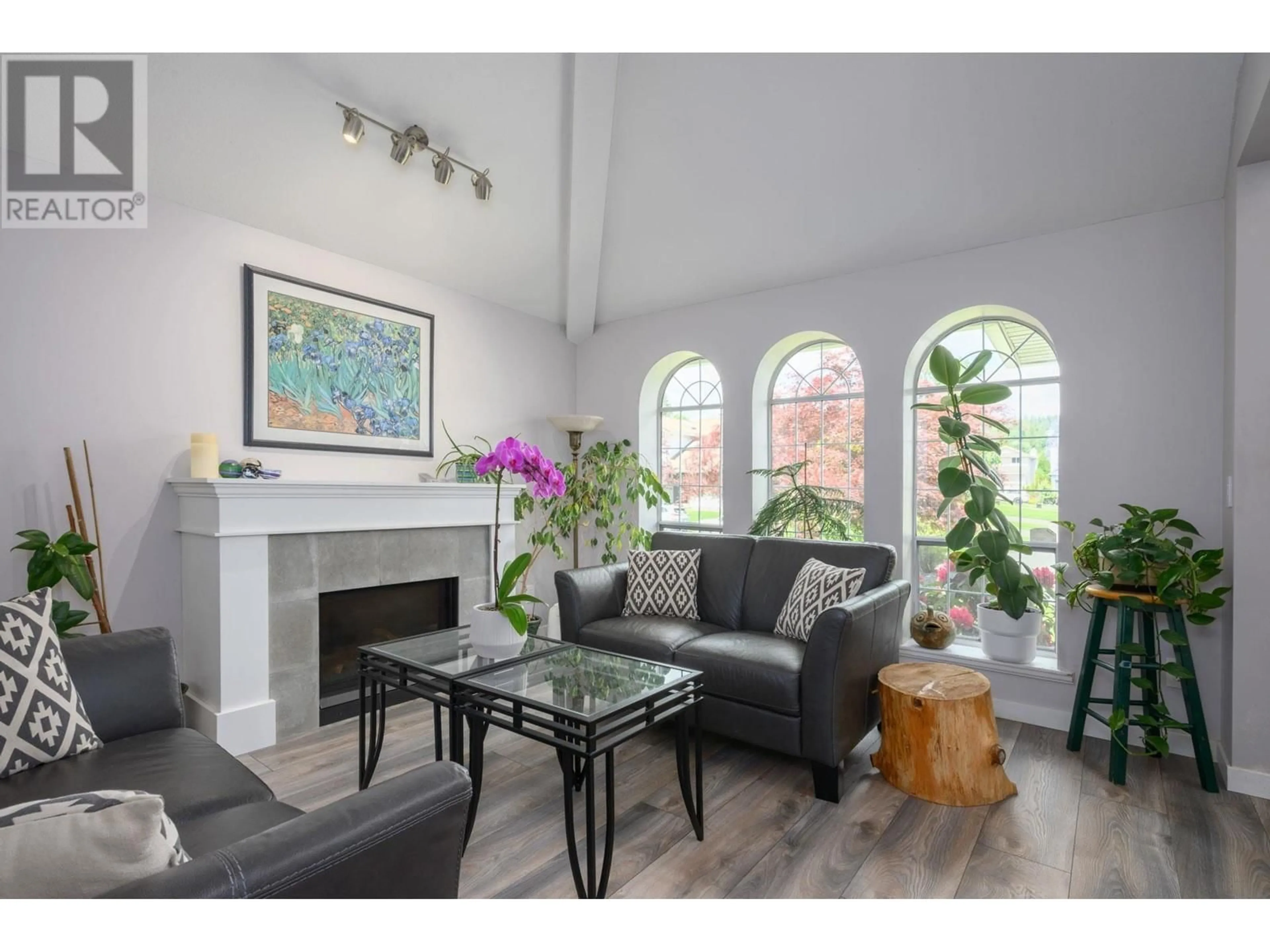Living room with furniture, wood/laminate floor for 3910 AMBLESIDE CLOSE, Port Coquitlam British Columbia V3B7G2