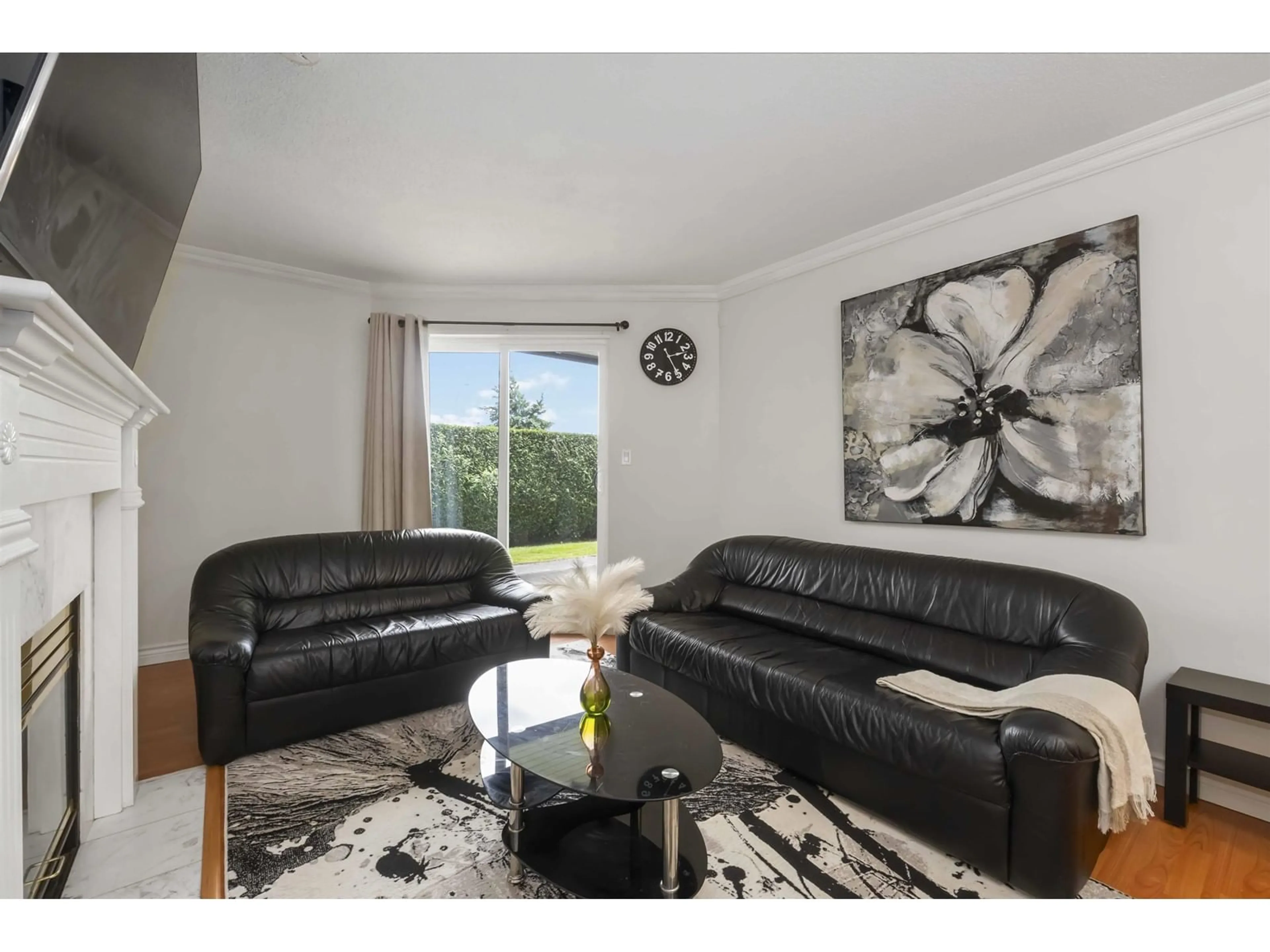 Living room with furniture, wood/laminate floor for 108 - 15150 108, Surrey British Columbia V3R0V1