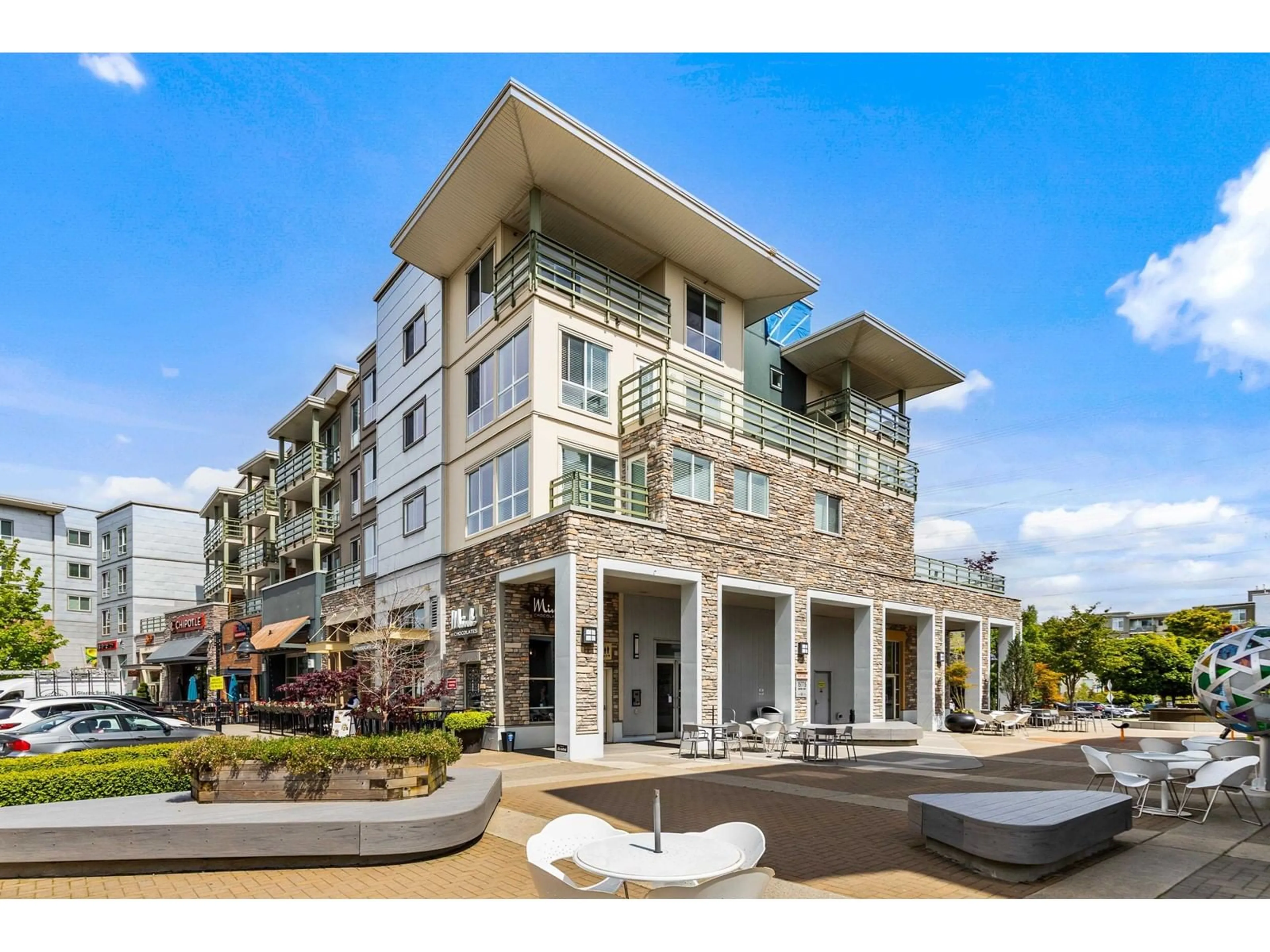 Patio, building for 401 - 15775 CROYDON, Surrey British Columbia V3S2L5