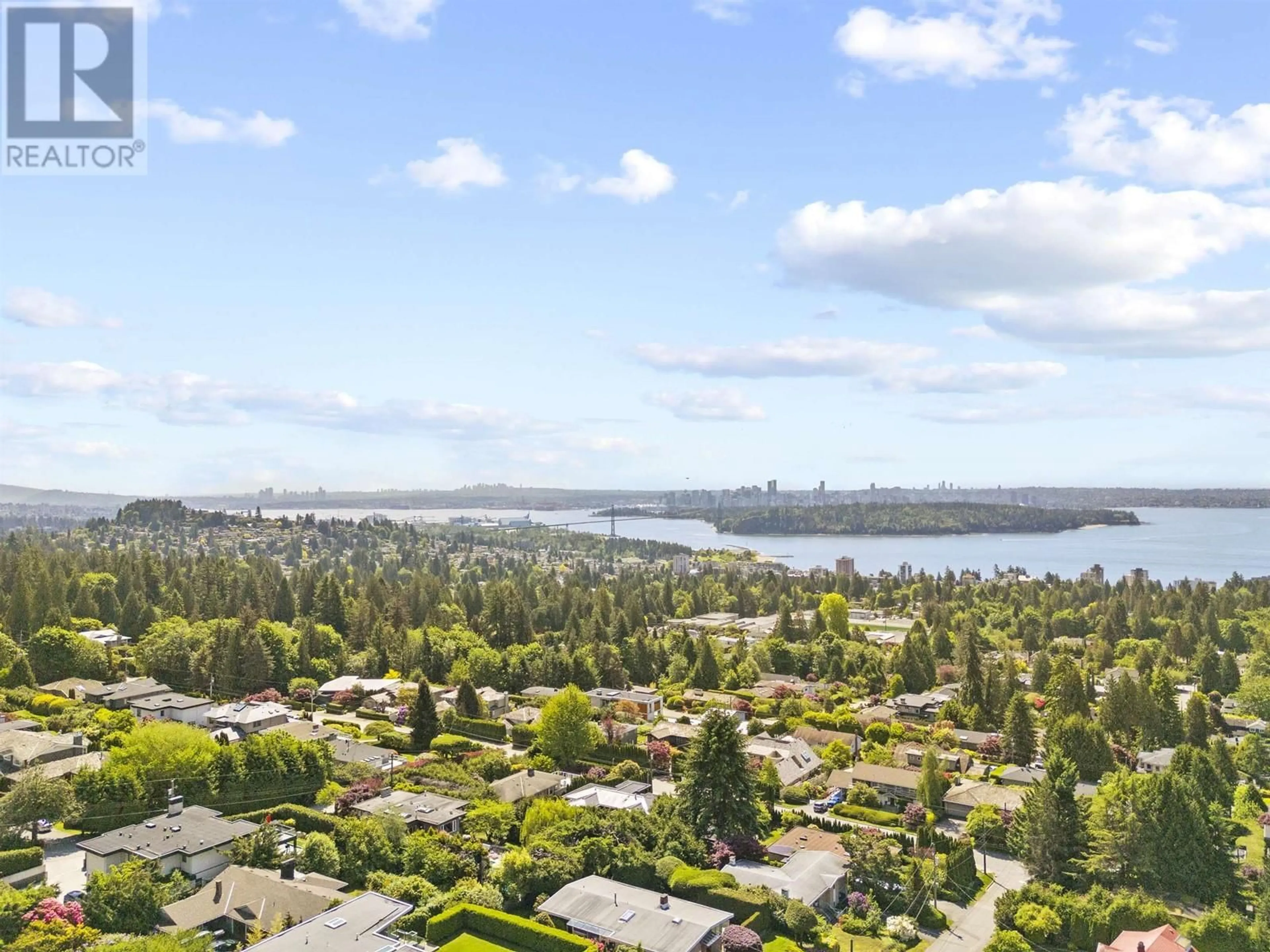 A pic from outside/outdoor area/front of a property/back of a property/a pic from drone, water/lake/river/ocean view for 1895 ROSEBERY AVENUE, West Vancouver British Columbia V7V2Z5